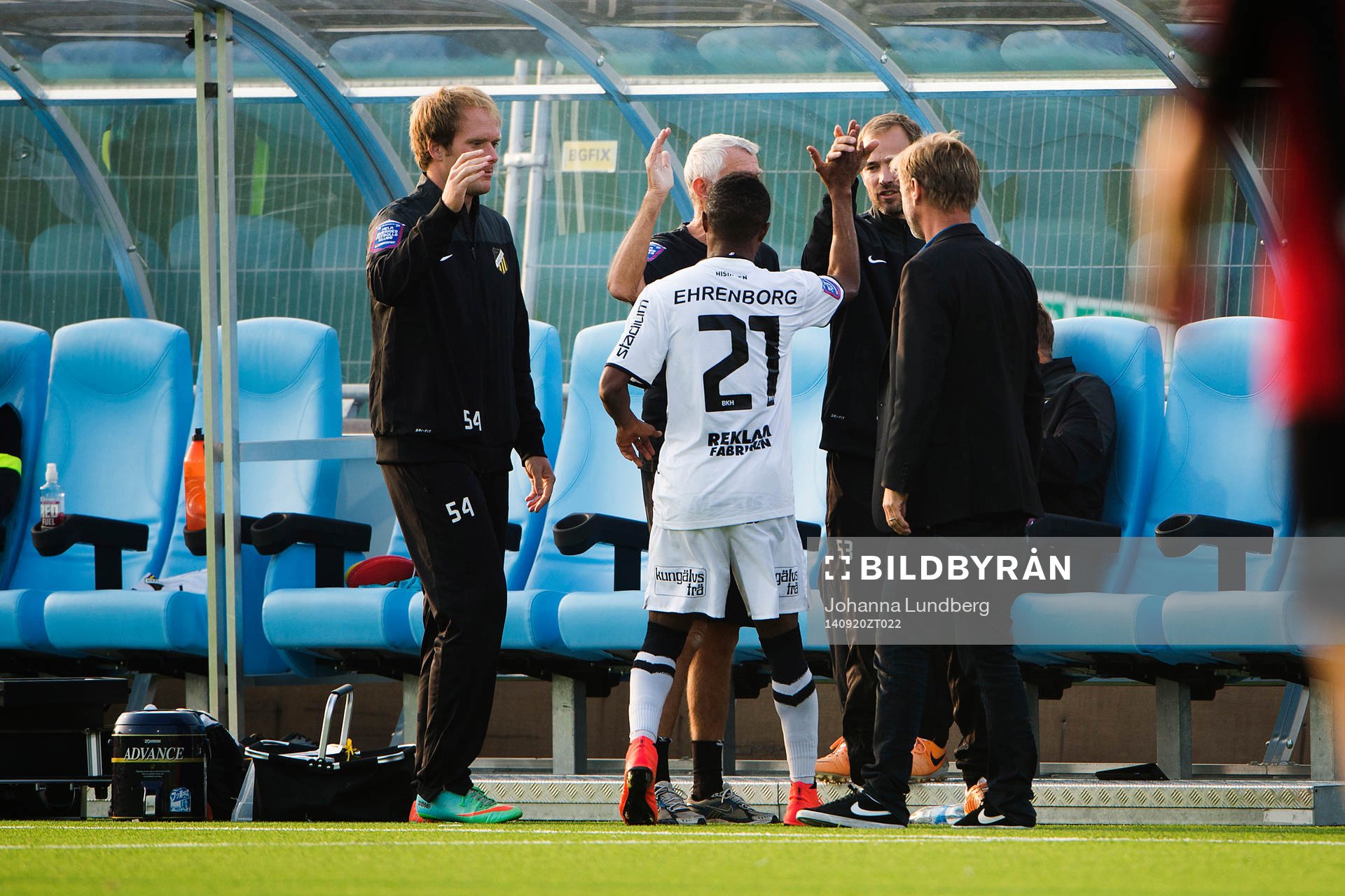 Häckens Nasiru Mohammed jublar med tränarna