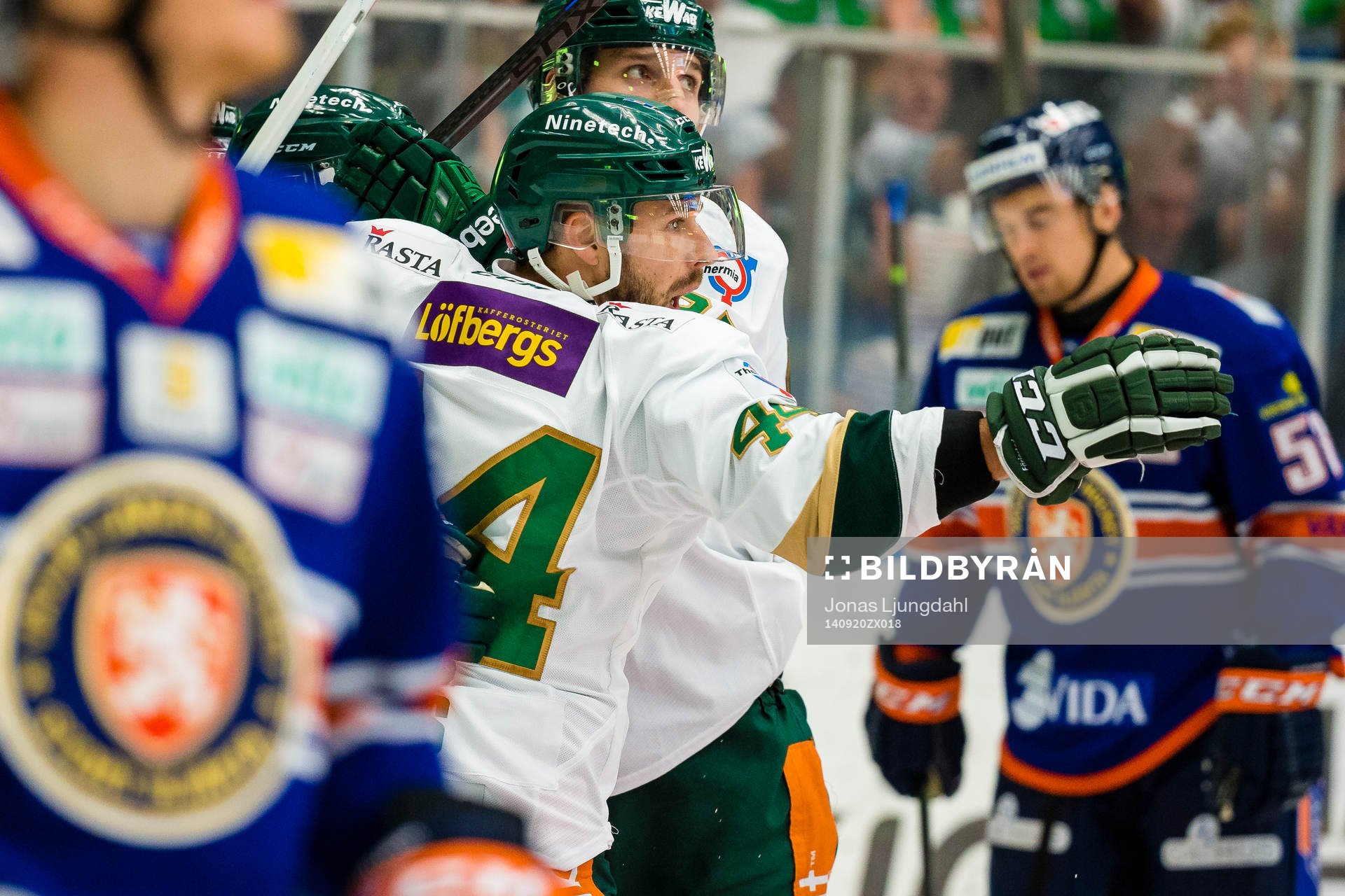 Färjestads Milan Gulaš firar