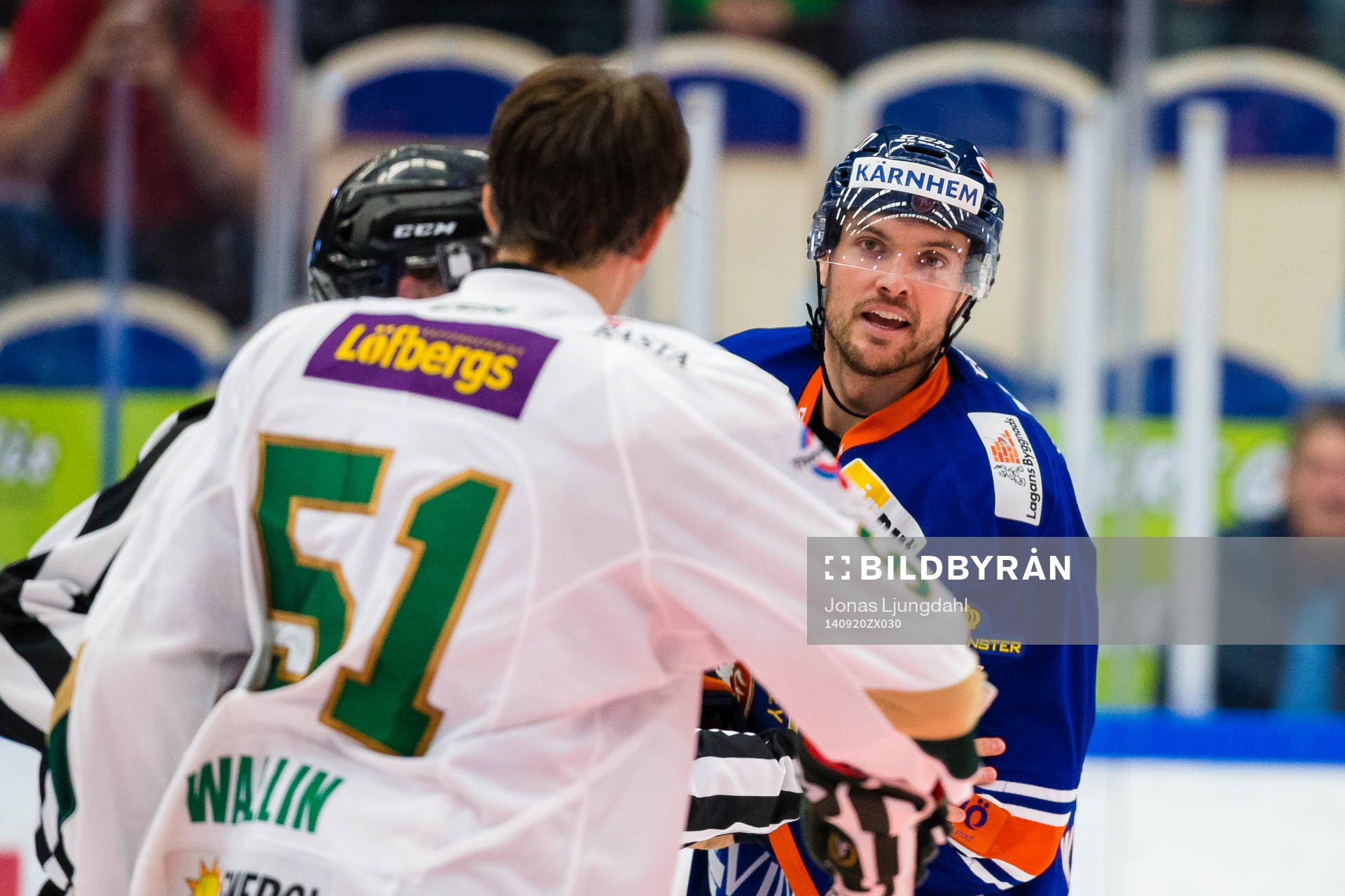 Gruff mellan Växjös Noah Welch och Färjestads Rickard