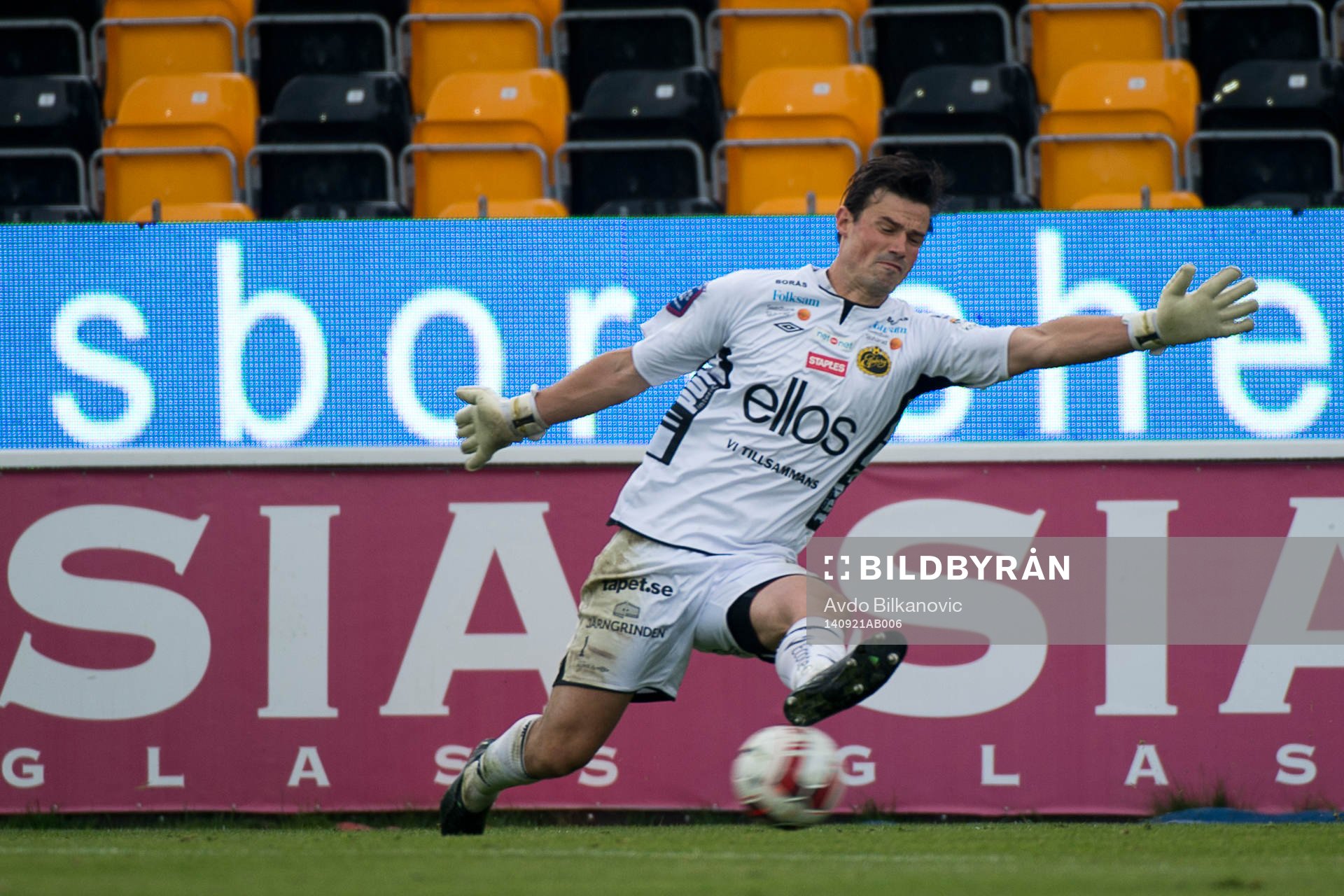 Mjällbys David Löfquist (ej på bilden) gör 1-0 målet