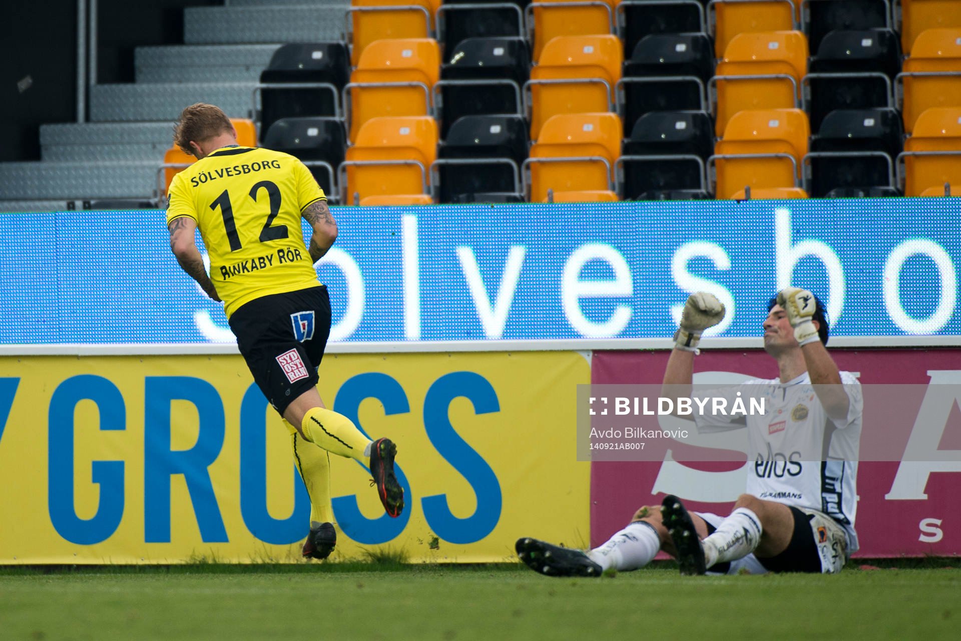 Mjällbys David Löfquist jublar och Elfsborgs målvakt