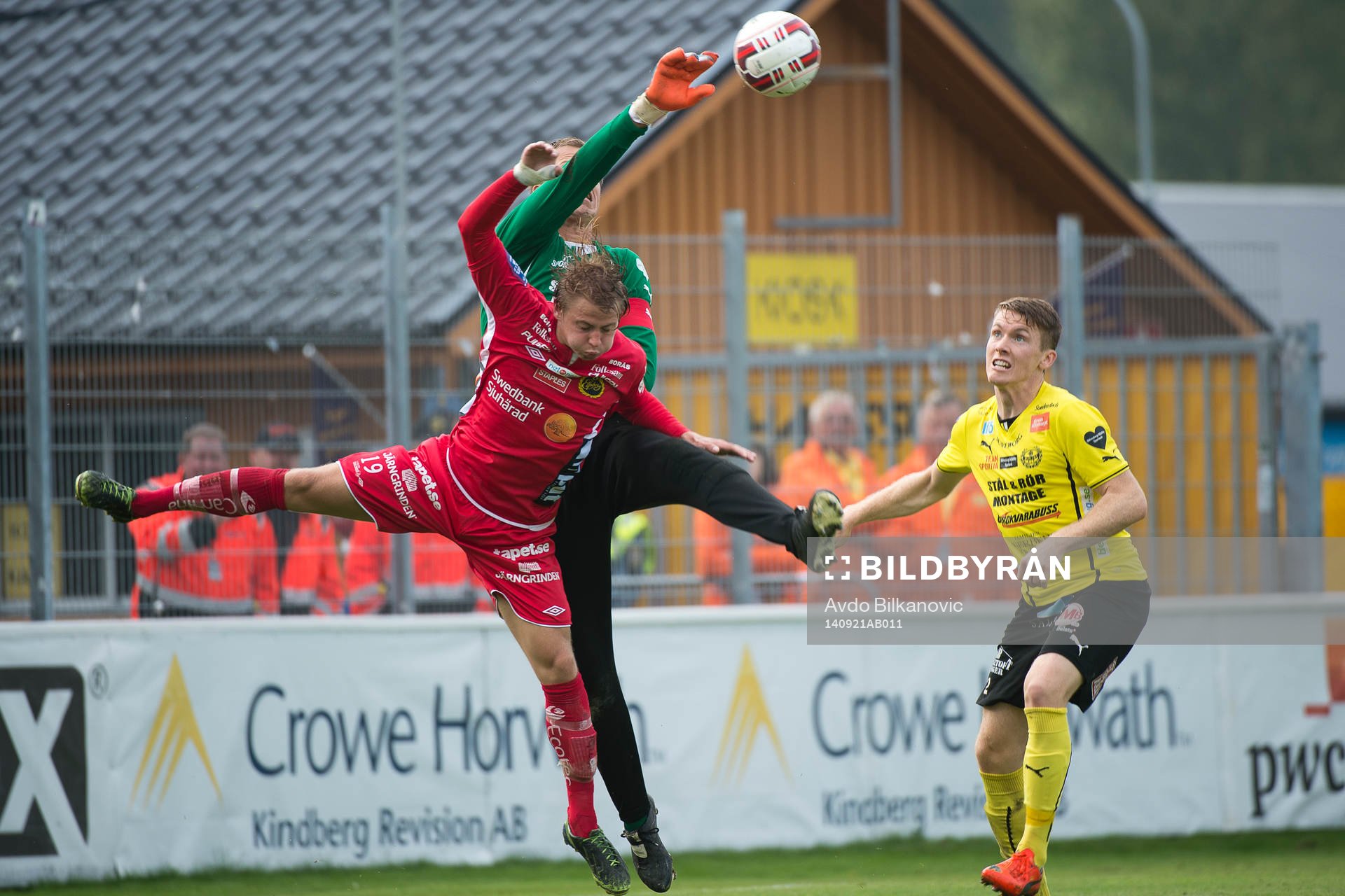 Mjällbys målvakt Mattias Asper och Elfsborgs Simon Hedlund