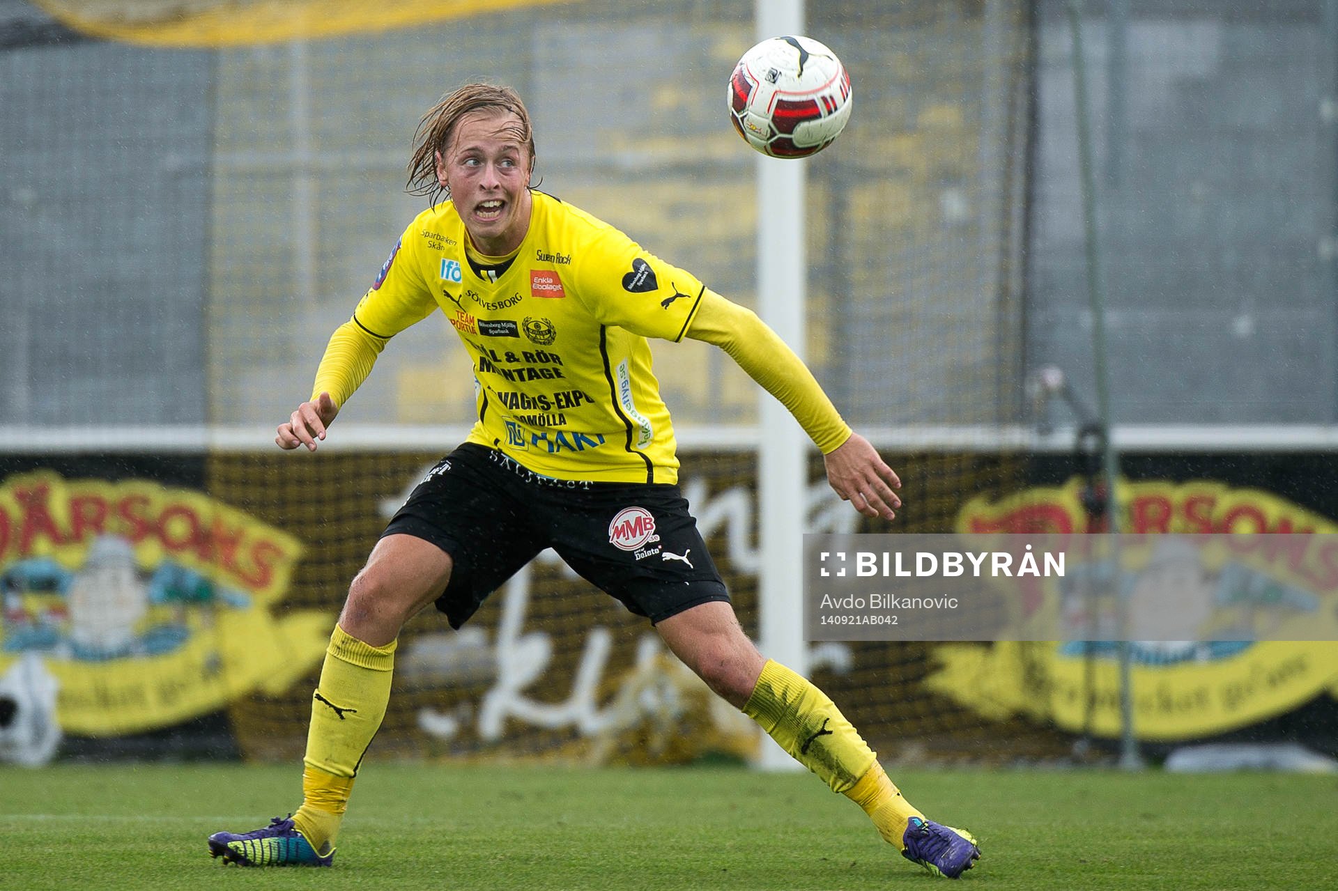 Mjällbys Robin Strömberg nickar