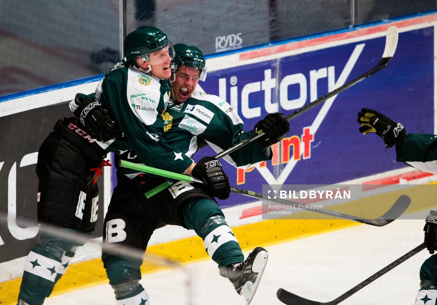 Hammarbys Mattias Wigley (h) jublar