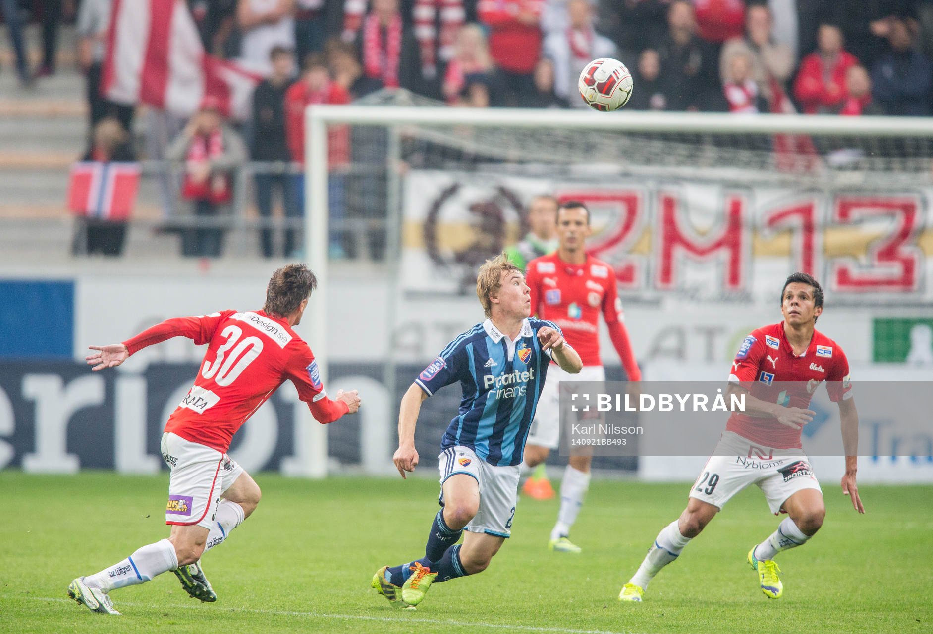 Kalmars Cesar Santin, Djurgårdens Simon Tibbling och Kalmars Romário Pereira Sipião under fotbollsmatchen i Allsvenskan mellan Kalmar och Djurgården den 21 september 2014 i Kalmar.