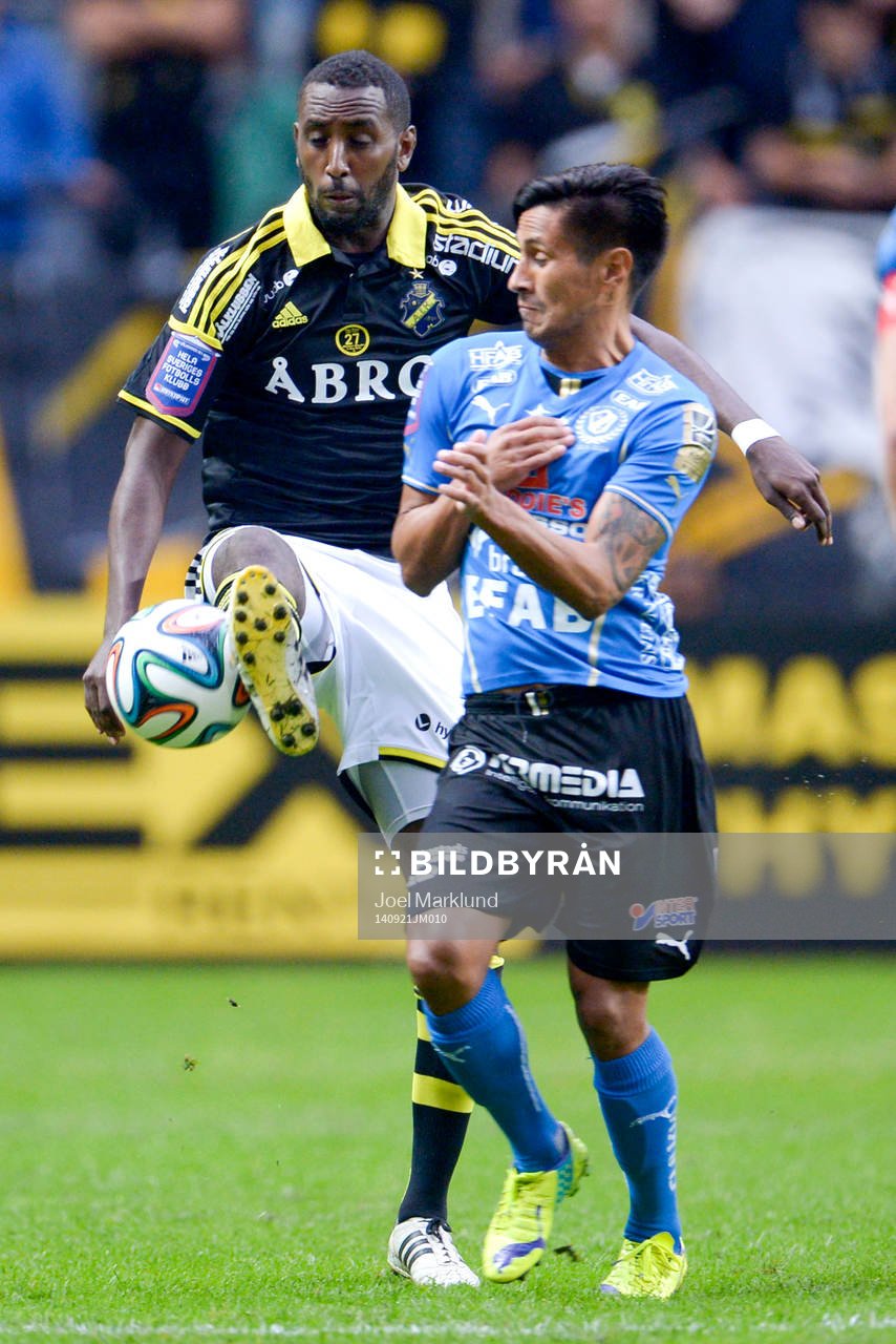 s Henok Goitom och Halmstads Antonio Rojas