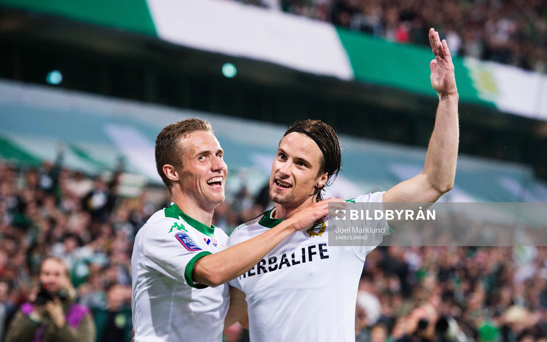 Hammarbys Fredrik Torsteinbø och Linus Hallenius jublar