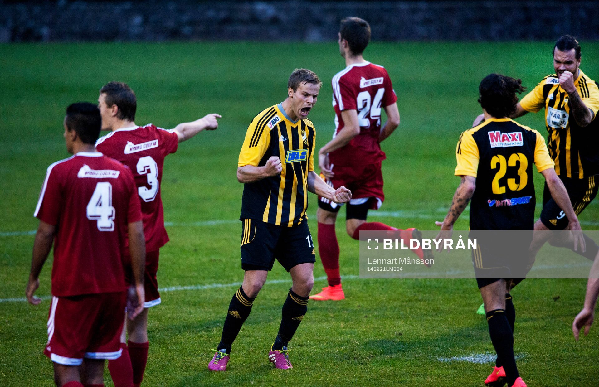 IFK Hässleholms Jesper Eliasson har kvitterat till 1-1 på