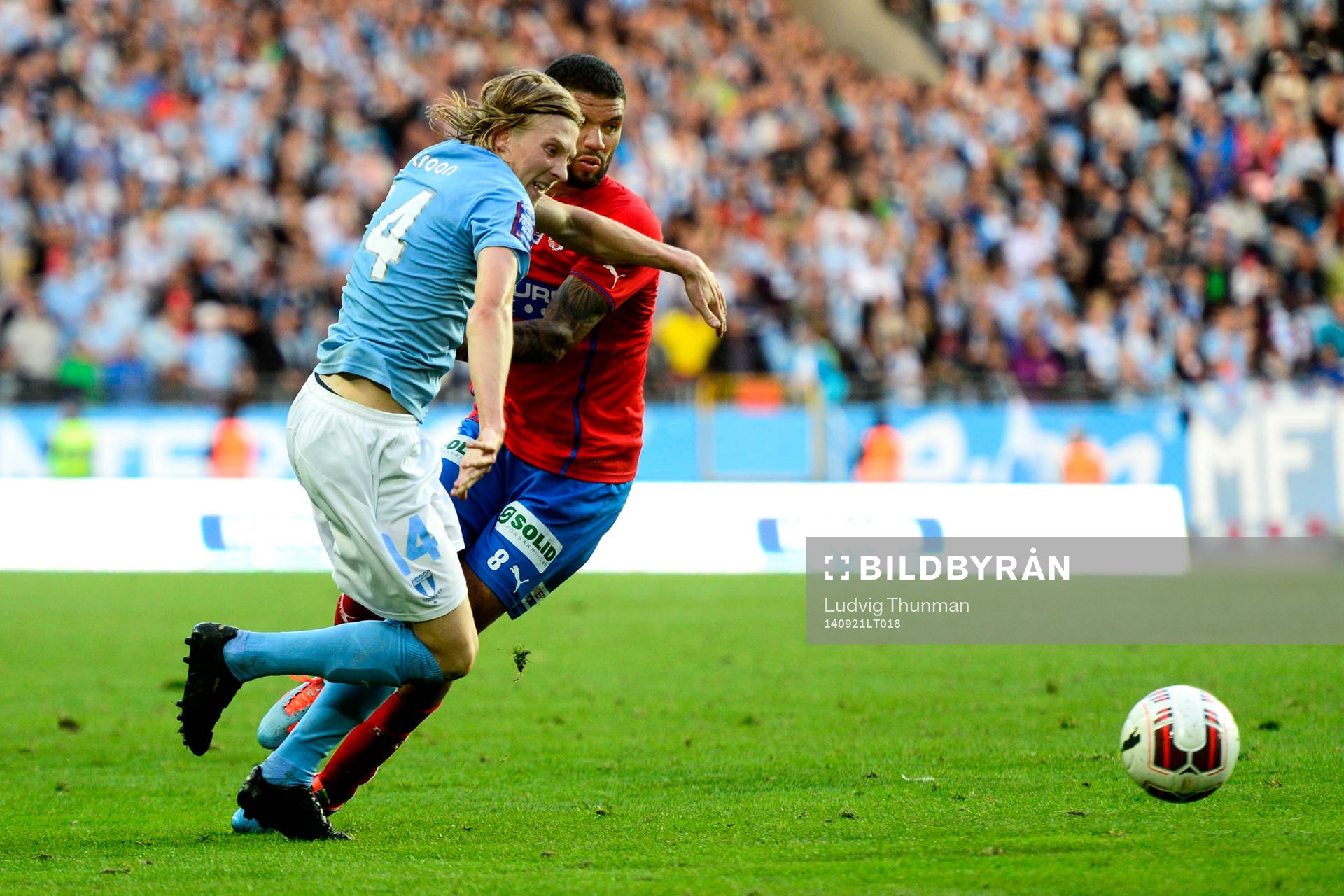 Malmö FFs Simon Kroon och Helsingborgs Victor Palsson