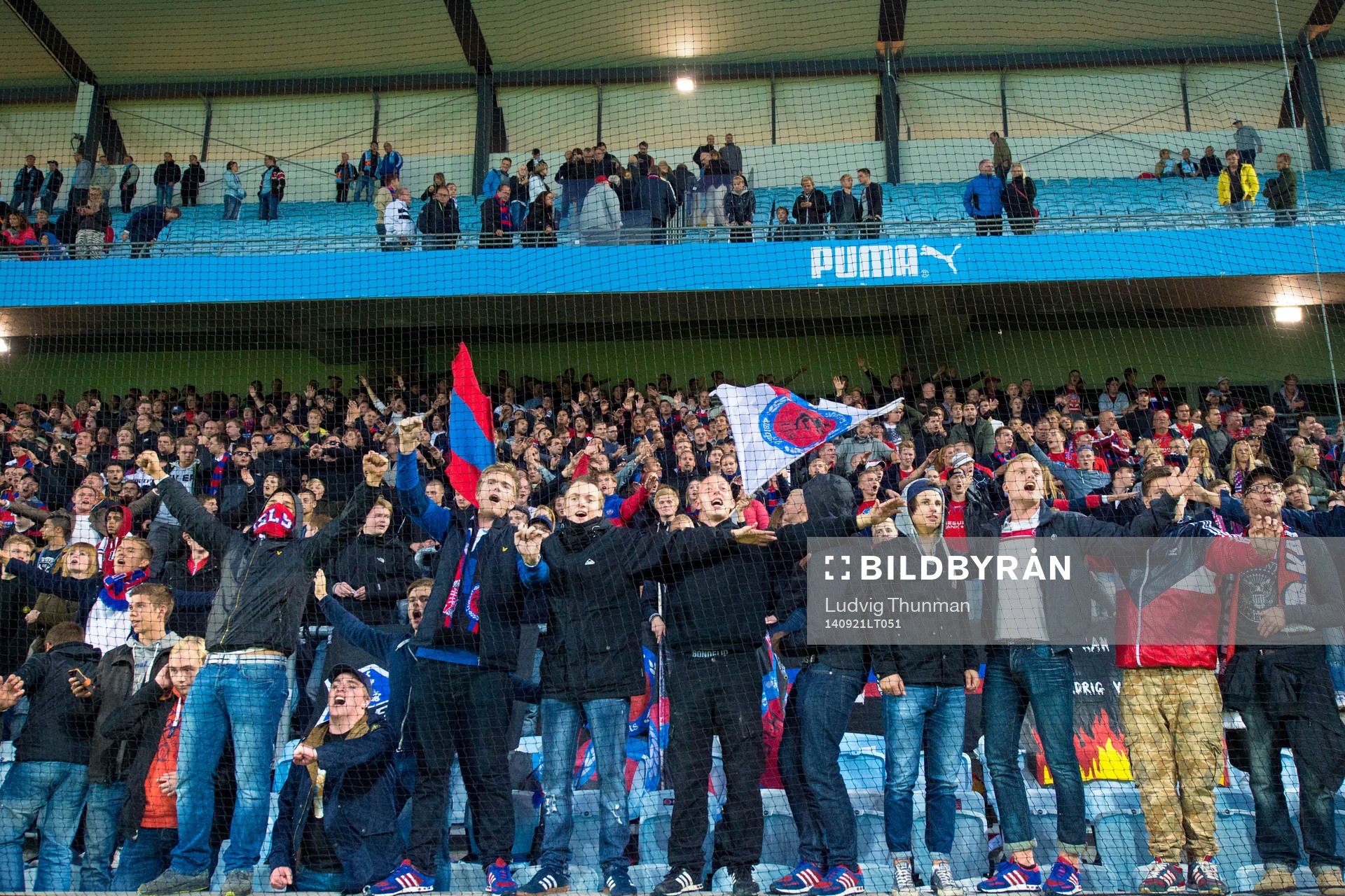 Helsingborgs supportrar tackar laget