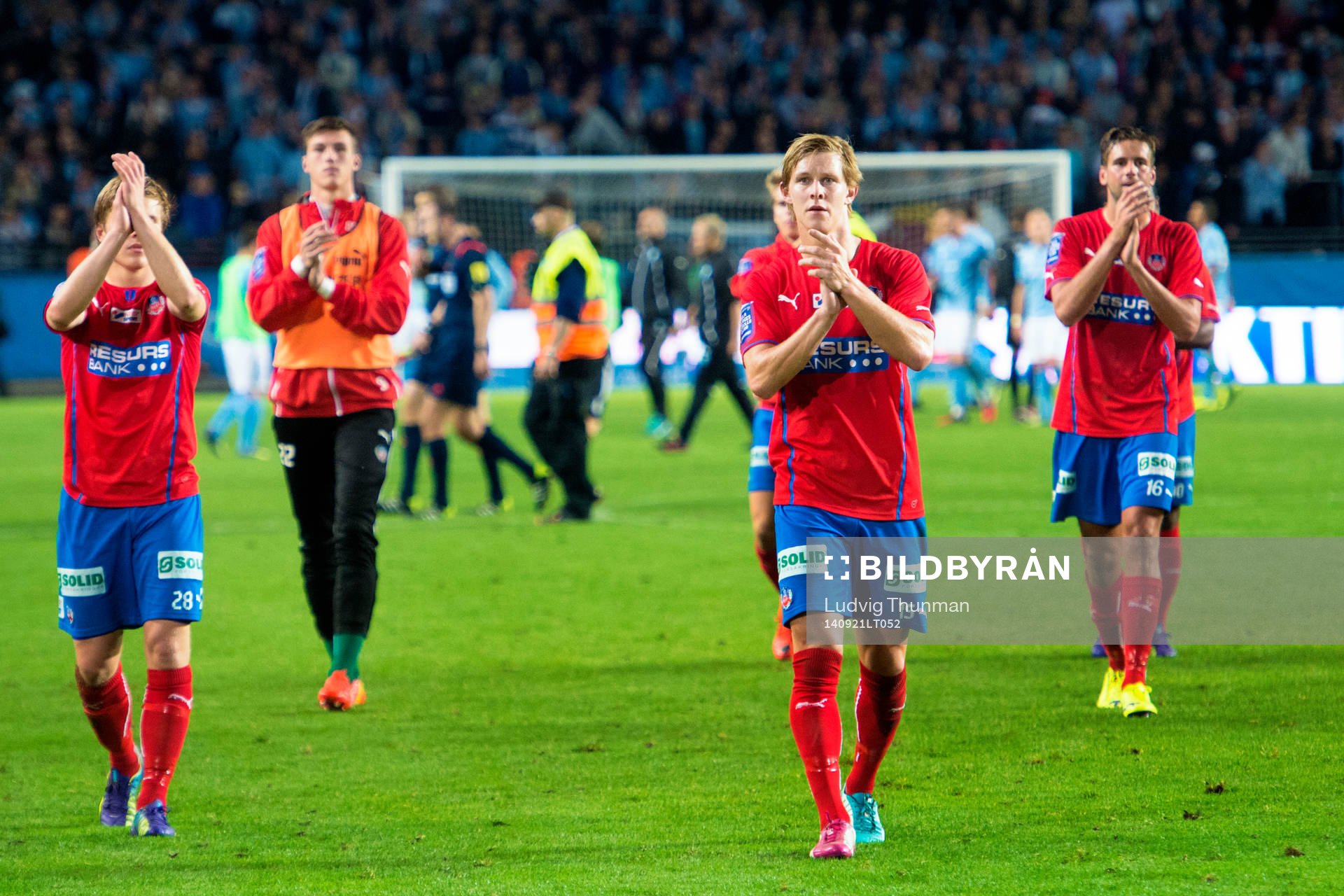 Helsingborgs spelare tackar supportrarna efter matchen i Allsvenskan mellan Malmö FF och Helsingborg den 21 september 2014 i Malmö. 