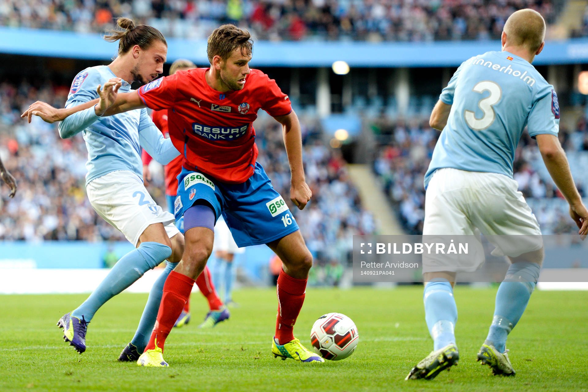 Helsingborgs Mikael Dahlberg och Malmö FFs Erik Johansson under matchen i Allsvenskan mellan Malmö FF och Helsingborg den 21 september 2014 i Malmö.