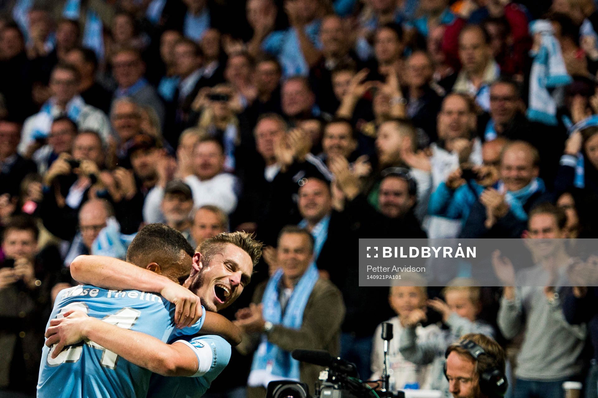 Malmö FFs Markus Rosenberg kramar om Isaac Kiese Thelin