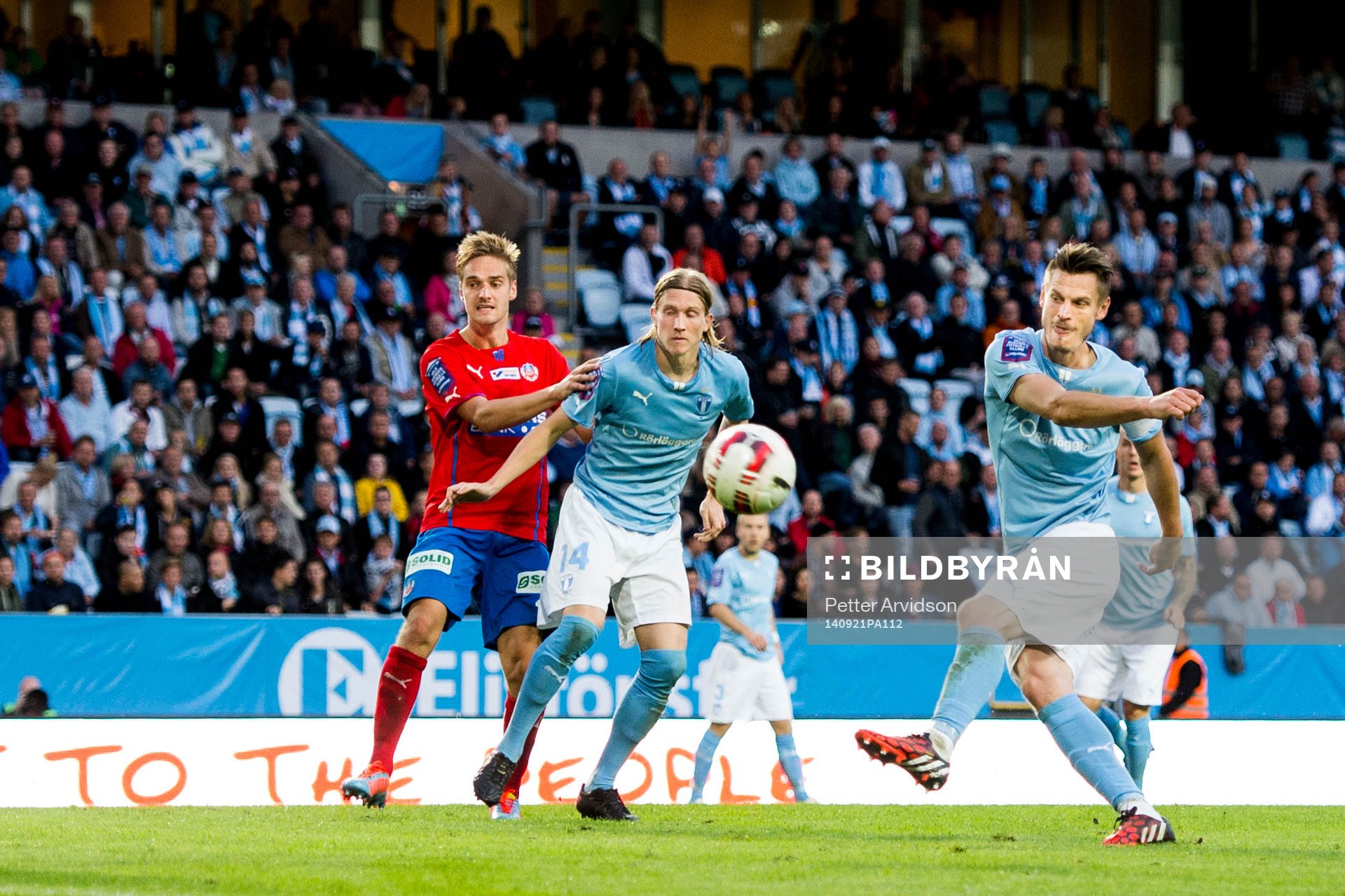 Malmö FFs Markus Rosenberg testar skott