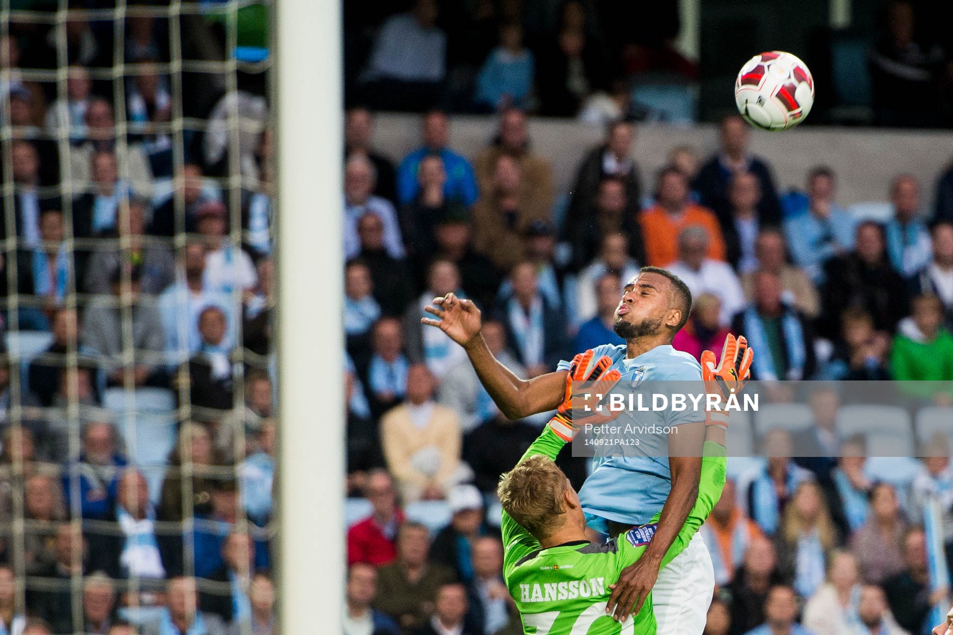 Malmö FFs Isaac Kiese Thelin i krock med Helsingborgs