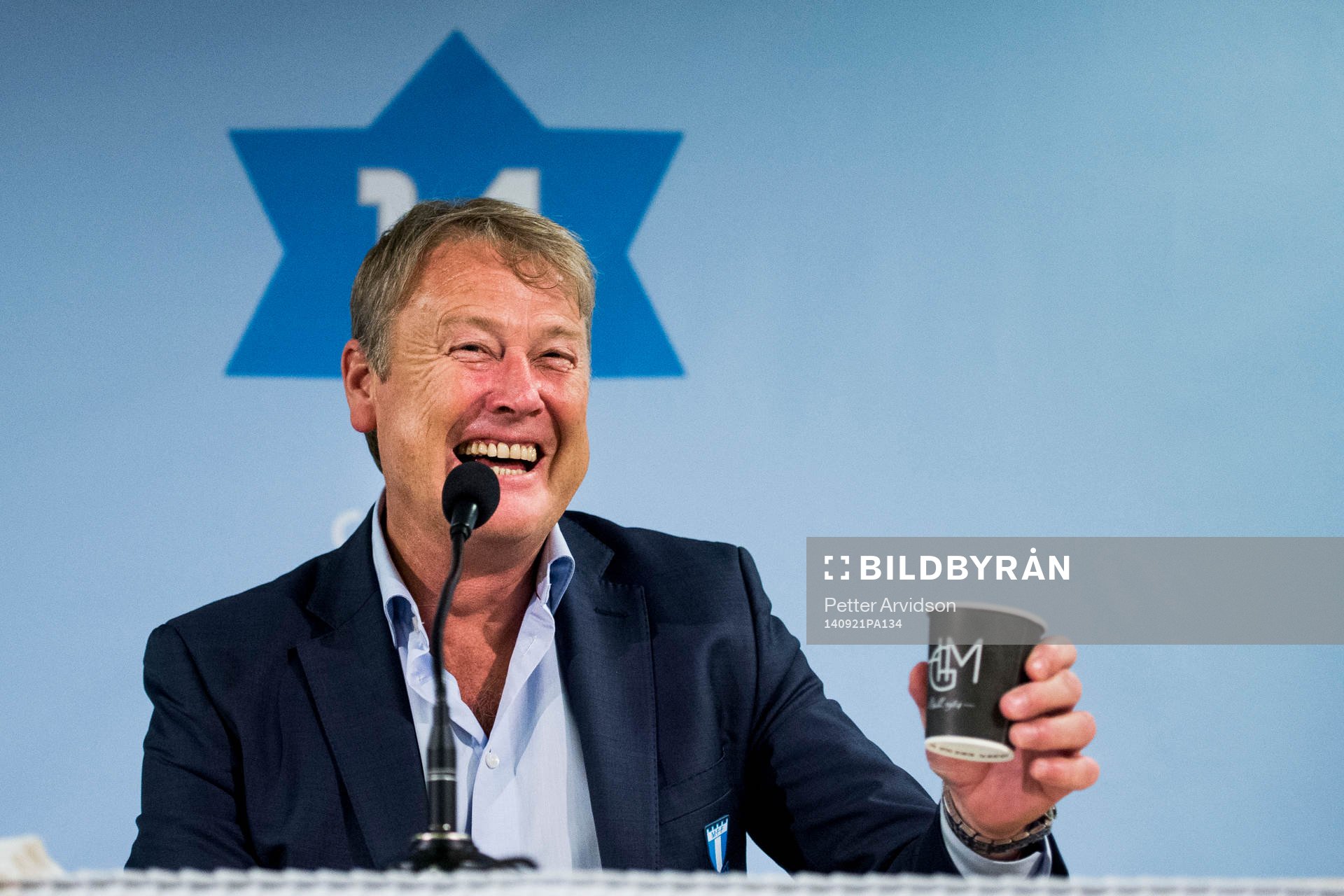 Malmö FFs tränare Åge Hareide skrattar