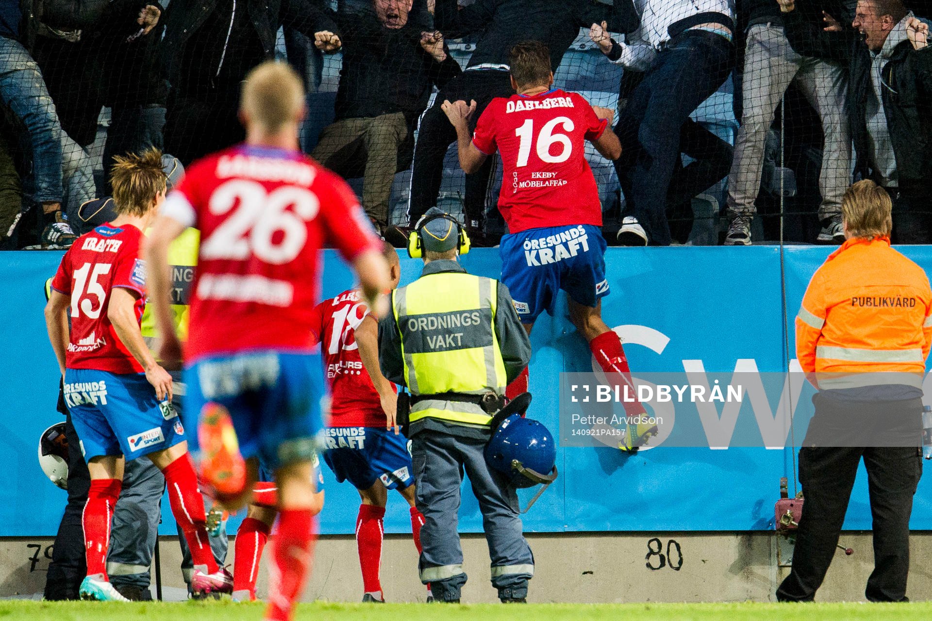 Helsingborgs Mikael Dahlberg jublar mot publiken