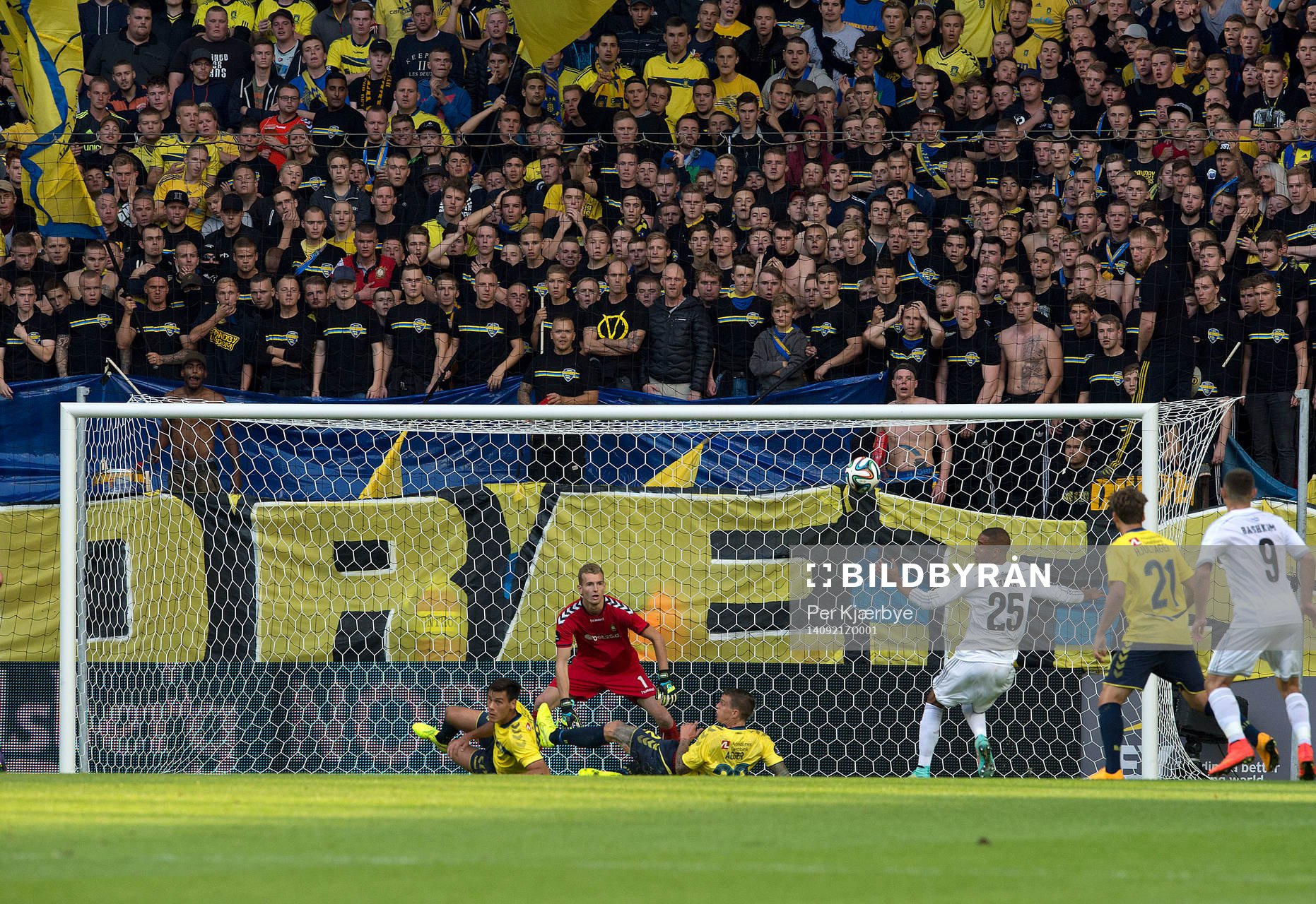 Dario Dumic, BIF Daniel Agger, BIF Lukas Hradecky, BIF