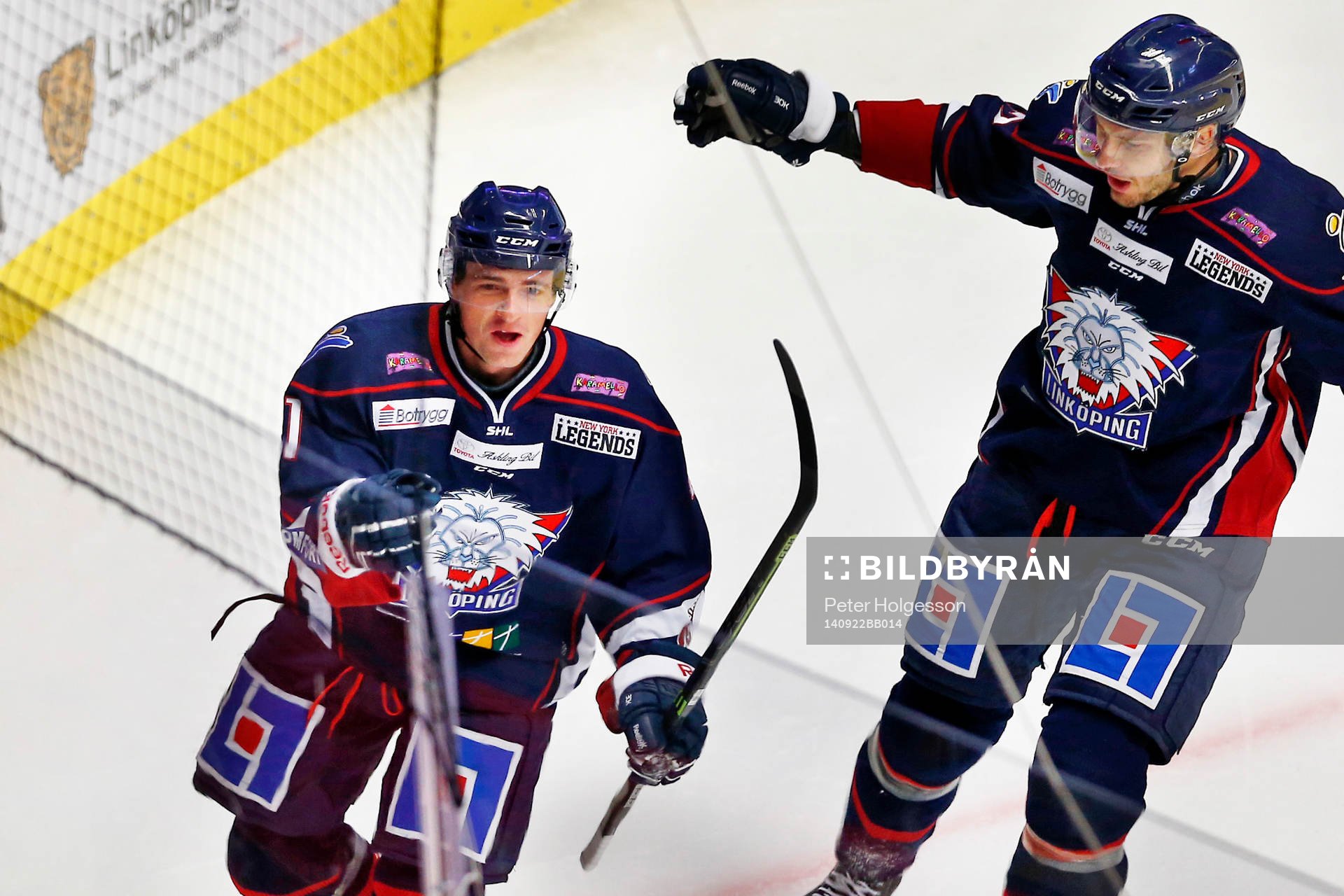 Linköpings Broc Litle (tv) jublar