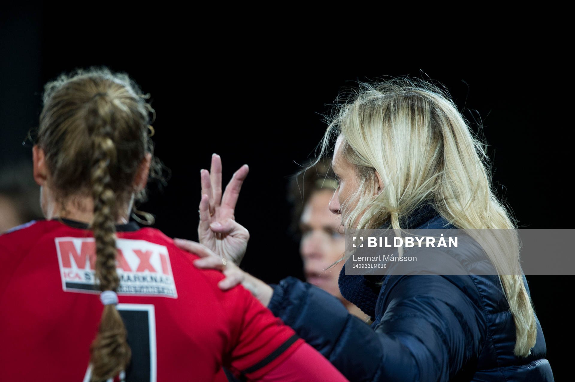 Kristianstads tränare Elisabet Gunnarsdottir signalerar