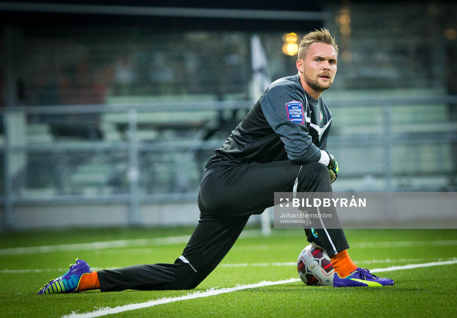 Örebros målvakt Oscar Jansson innan matchen mellan Örebro och Göteborg i Allsvenskan den 24 september 2014 i Örebro.