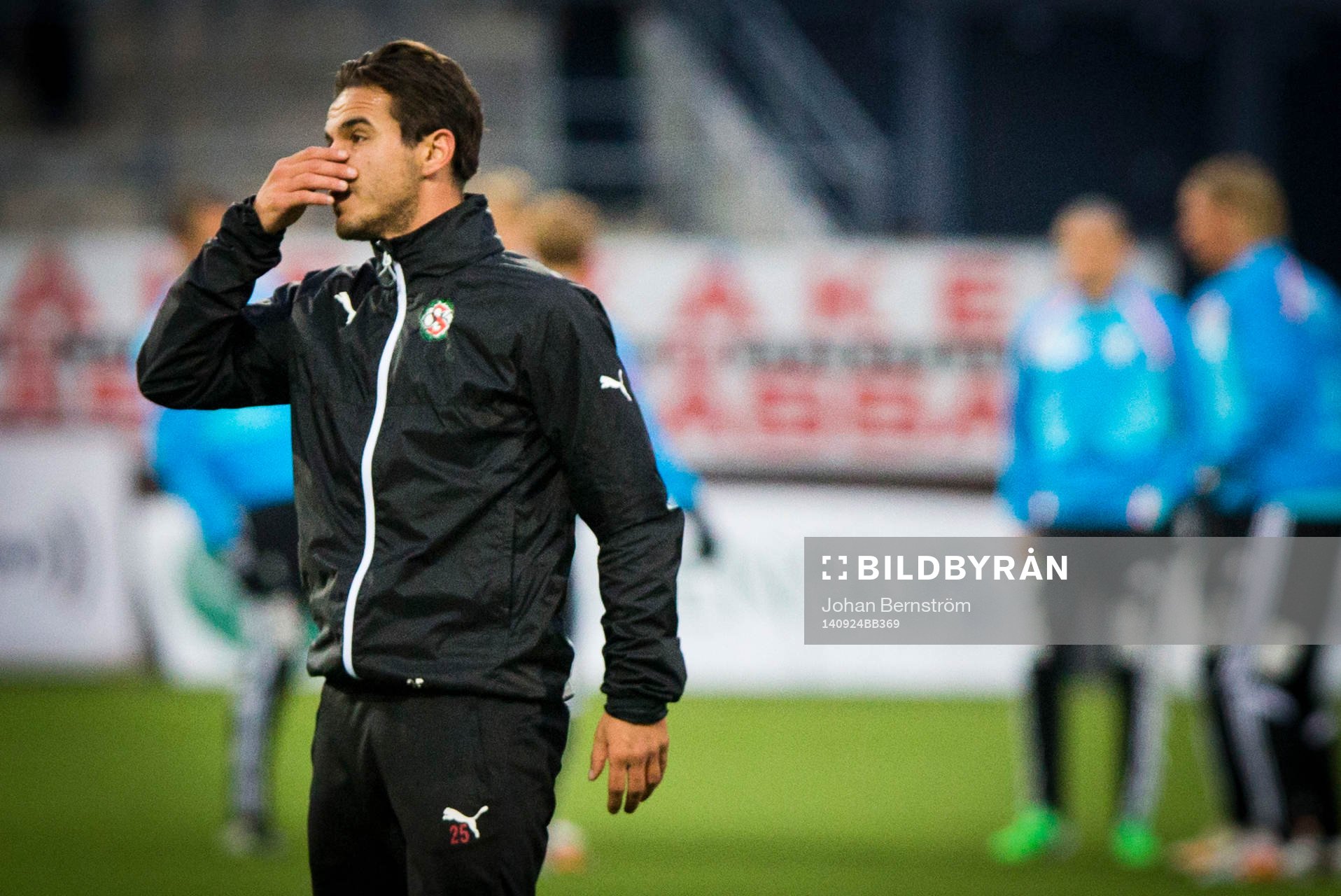 Örebros Nordin Gerzic deppar innan matchen mellan Örebro