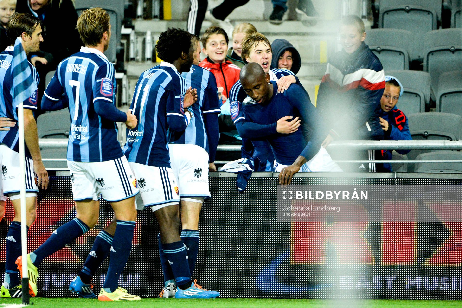 Djurgårdens Mark Mayambela jublar