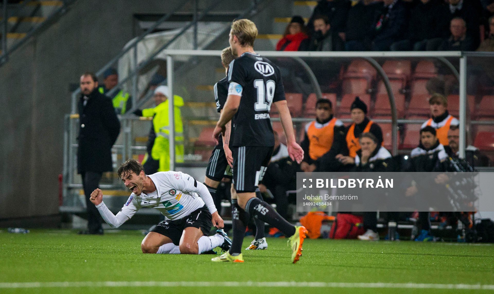 Örebros Nordin Gerzic deppar och är arg mellan Örebro