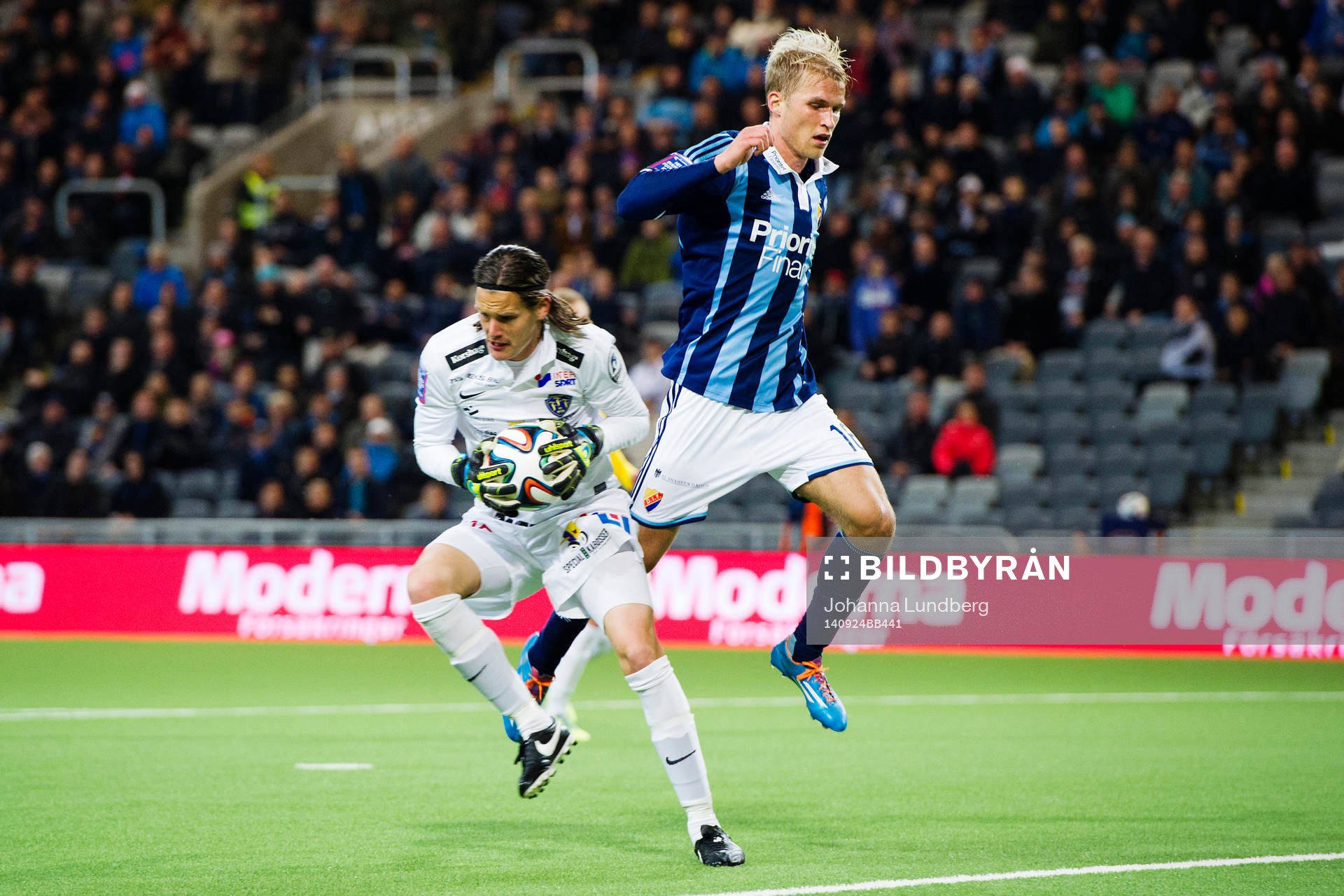 Djurgårdens Sebastian Andersson springer in i Falkenbergs