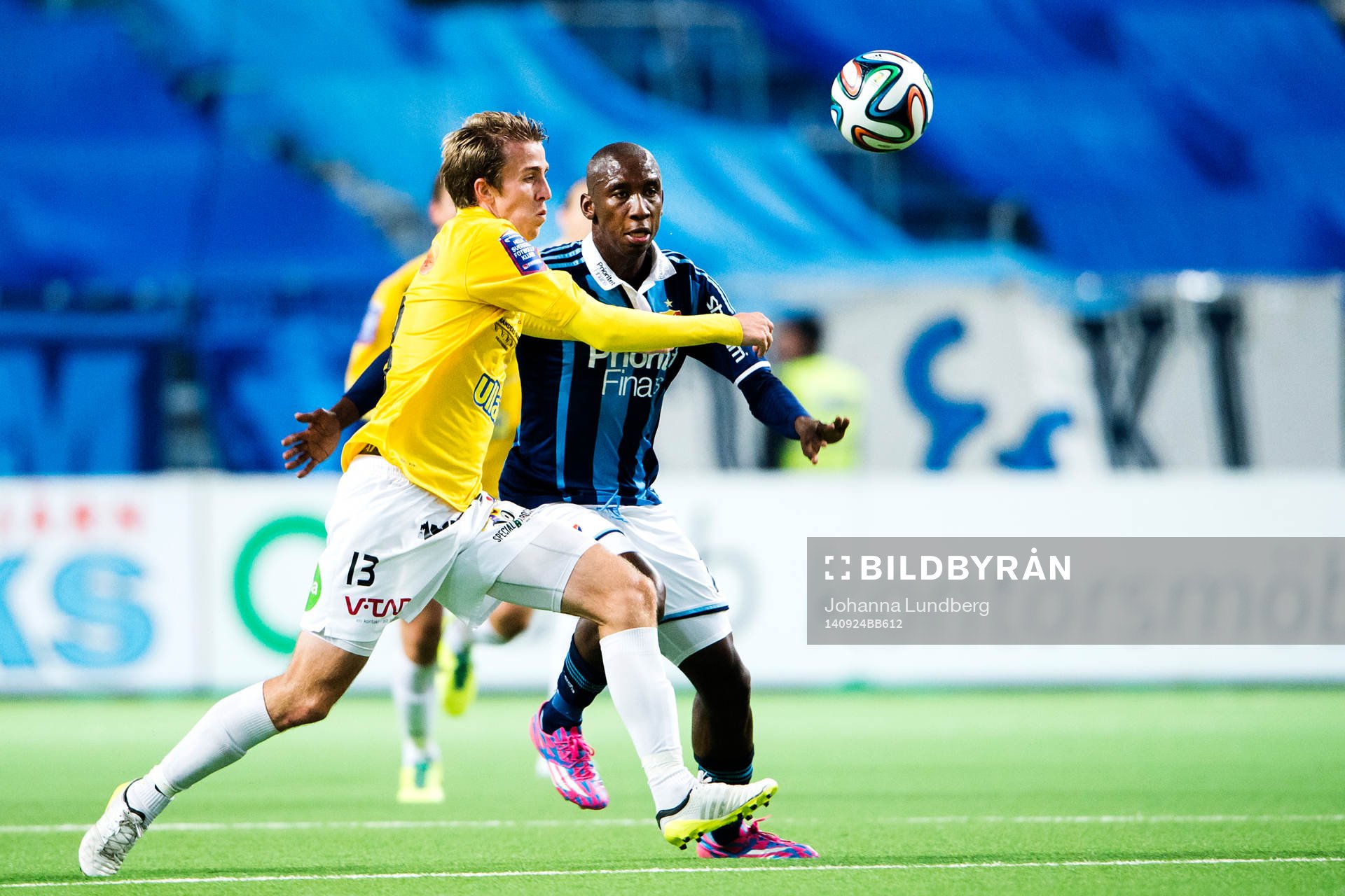 Falkenbergs Adam Eriksson och Djurgårdens Mark Mayambela