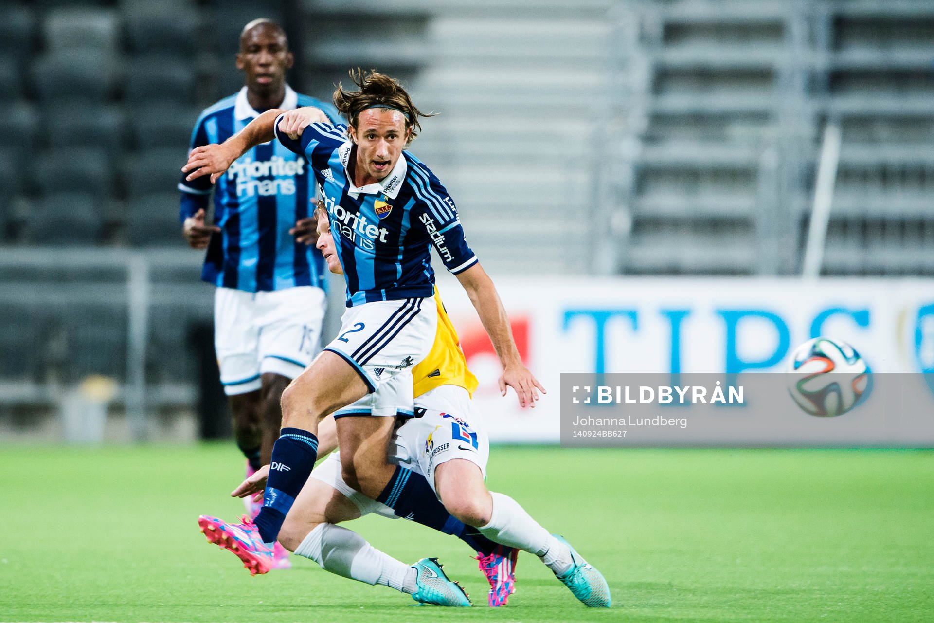 Djurgårdens Philip Hellqvist i en duell med Falkenbergs Dan Keat under fotbollsmatchen i Allsvenskan mellan Djurgården och Falkenberg den 24 September 2014 i Stockholm.