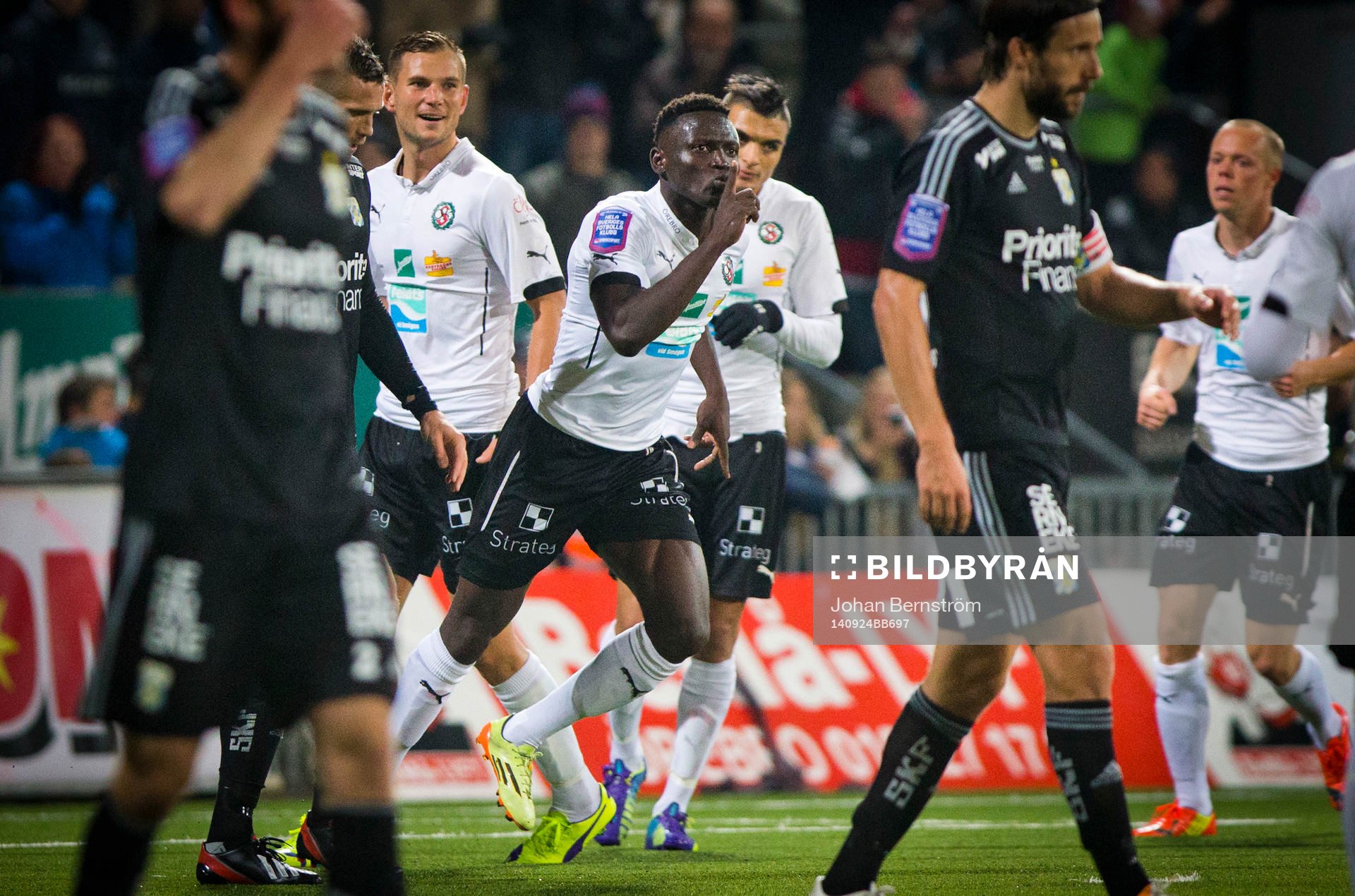 Örebros Alhassan Kamara gör 3-3 på straff och jublar