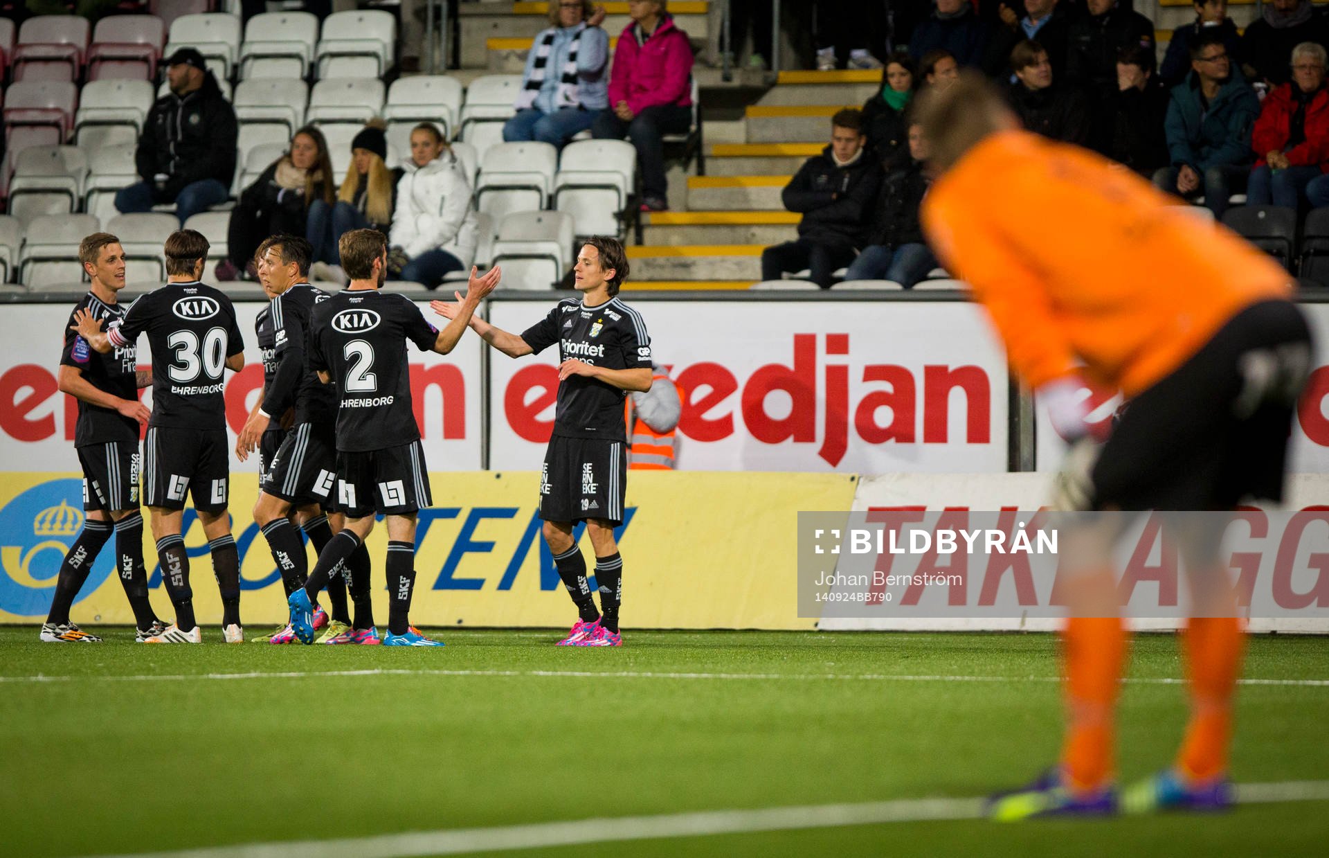IFK Göteborgs Lasse Vibe gör 0-1 och jublar och Örebros
