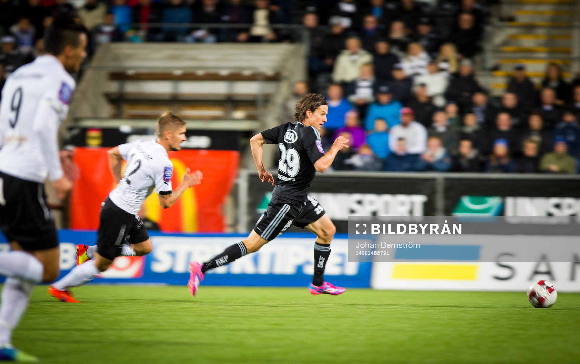 IFK Göteborgs Lasse Vibe mellan Örebro och Göteborg i Allsvenskan den 24 september 2014 i Örebro.