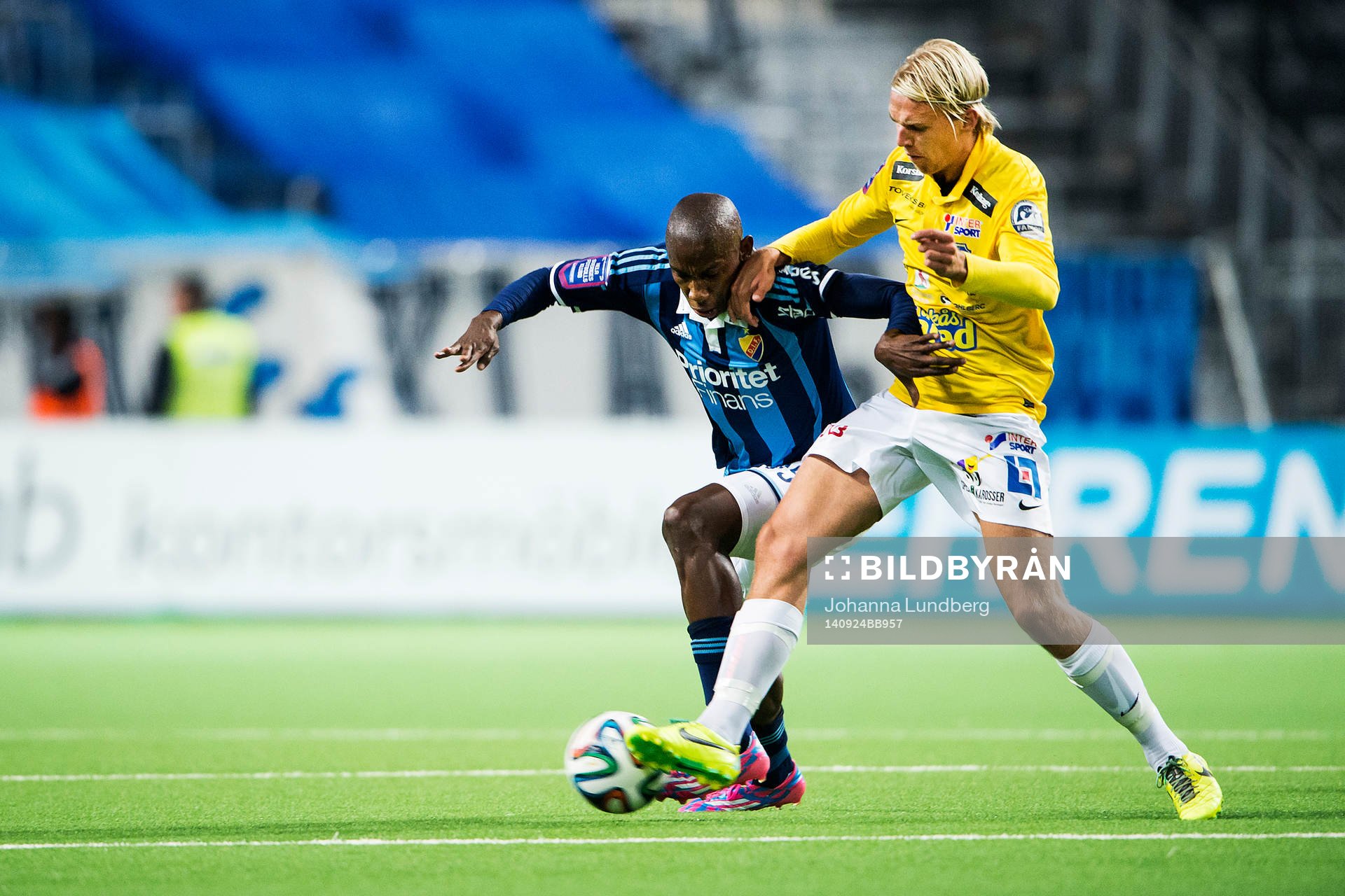 Djurgårdens Mark Mayambela och Falkenbergs Carl-Oscar