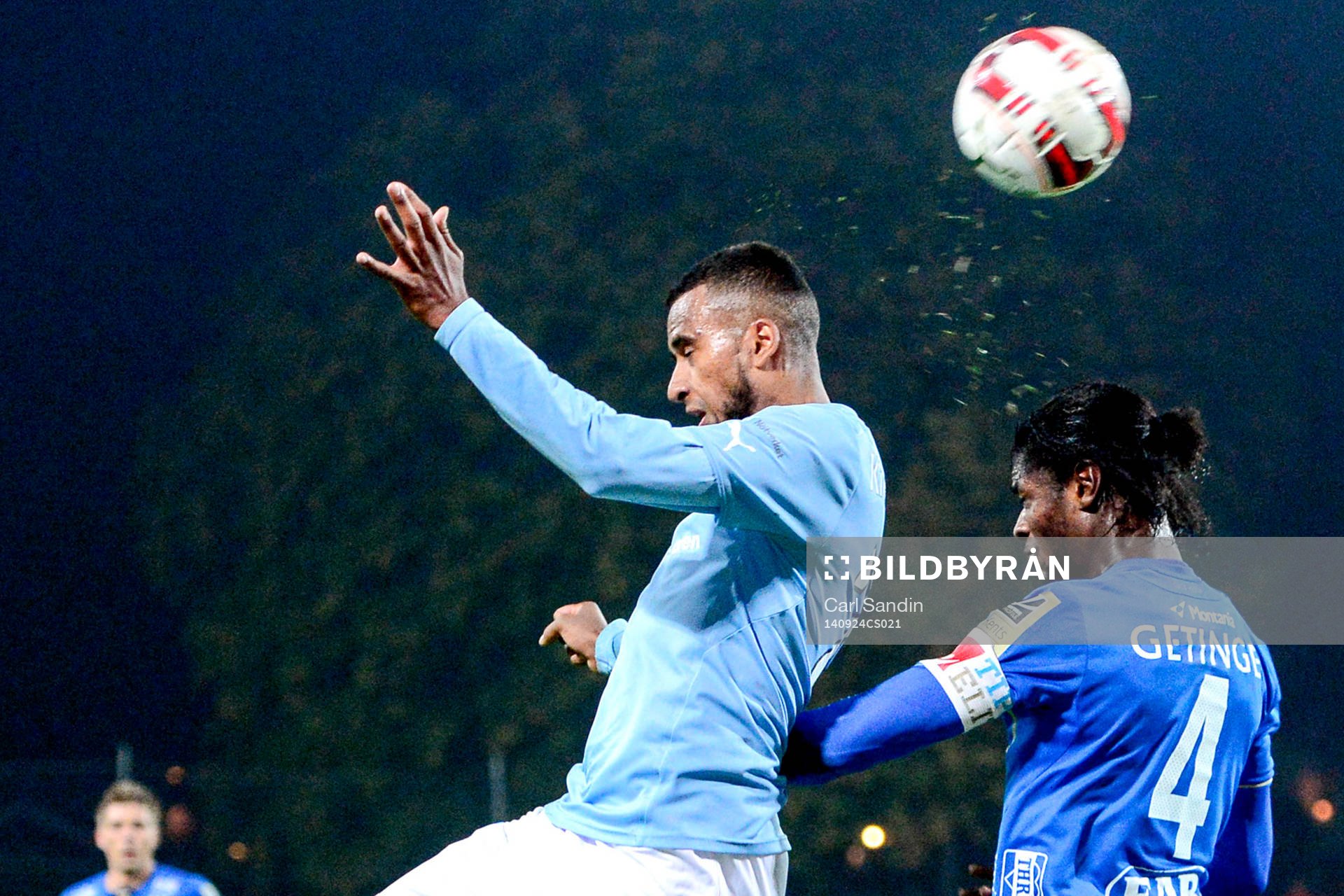 Malmö FFs Isaac Kiese Thelin och Halmstads Joseph Baffo