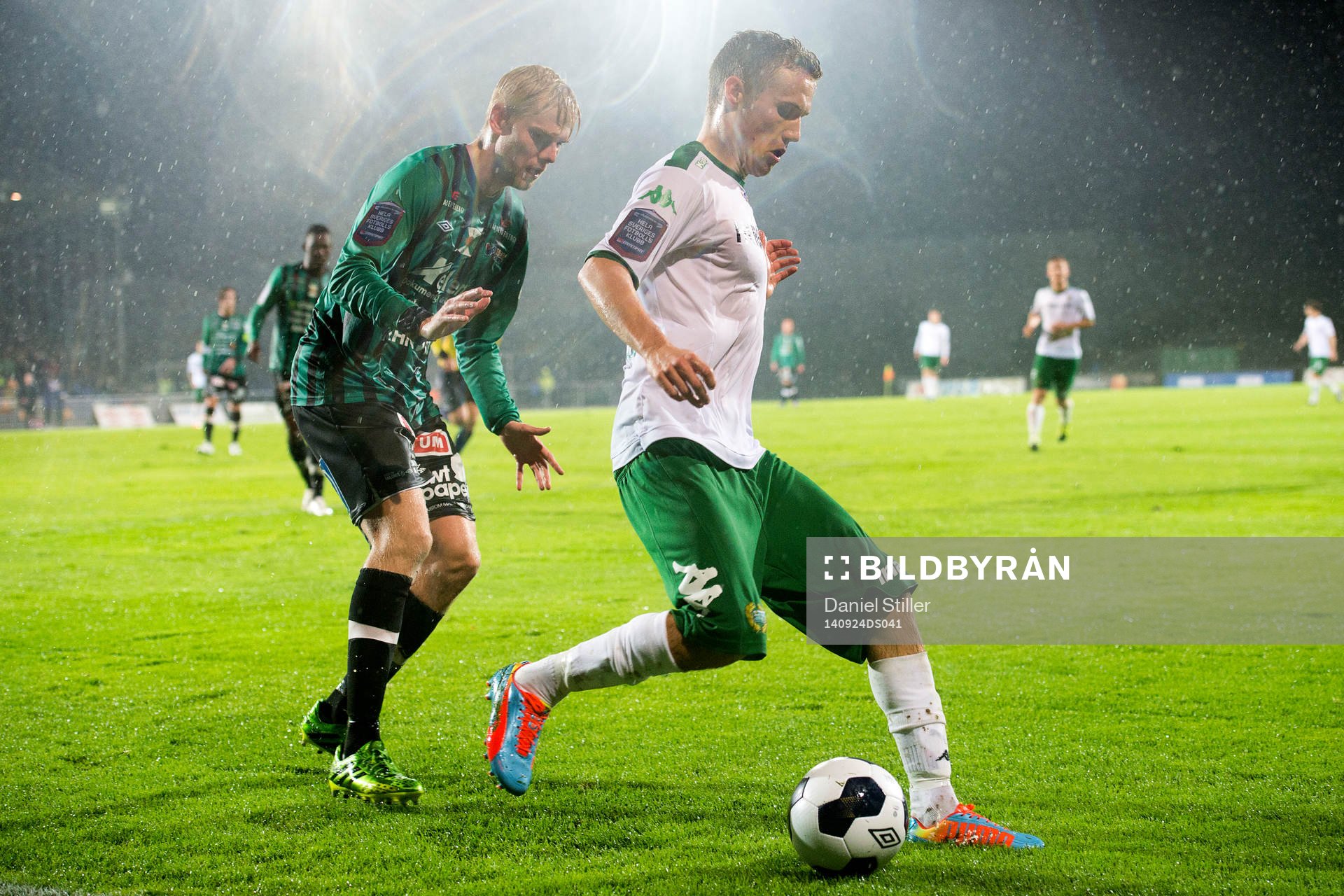 Hammarbys Fredrik Torsteinbø håller undan för Varbergs
