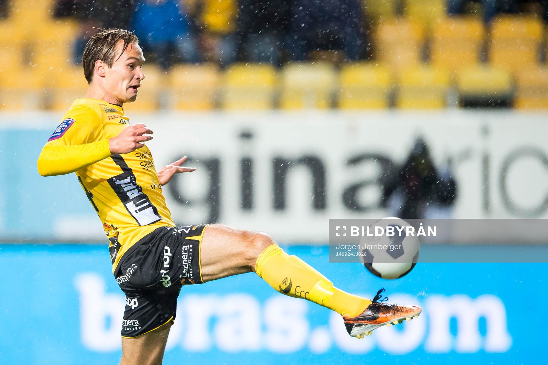 Elfsborgs Viktor Prodell får friläge under fotbollsmatchen i Allsvenskan mellan Elfsborg och Gefle den 24 augusti 2014 i Borås.