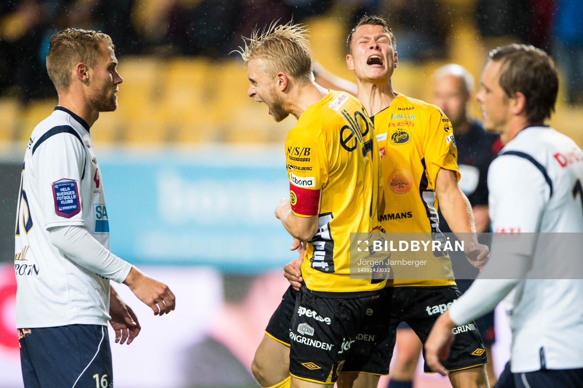 Elfsborgs Johan Larsson har gjort 1-0 och jublar ihop med Viktor Claesson under fotbollsmatchen i Allsvenskan mellan Elfsborg och Gefle den 24 augusti 2014 i Borås.