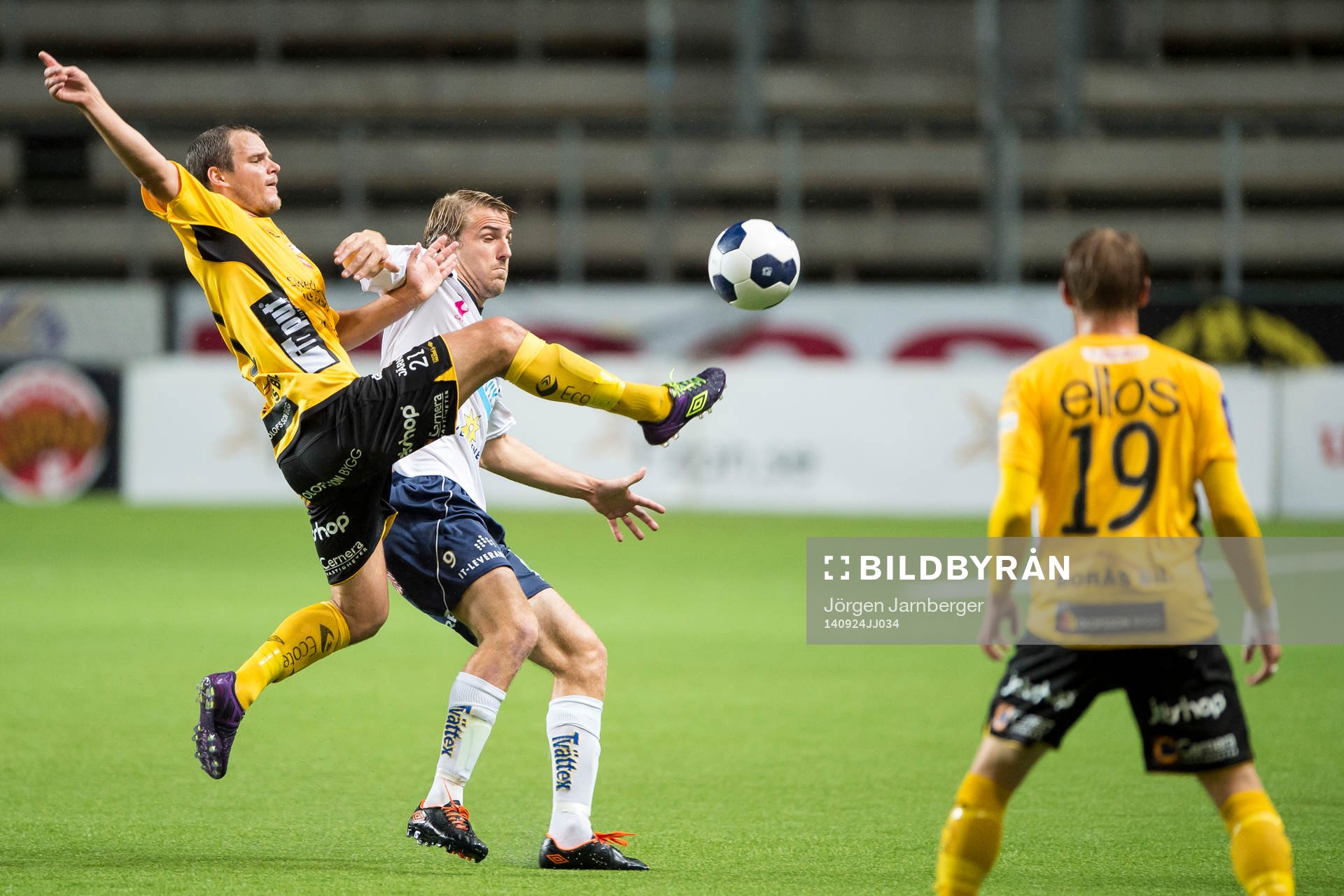 Kamp mellan Elfsborgs Henning Hauger och Gefles Johan Oremo