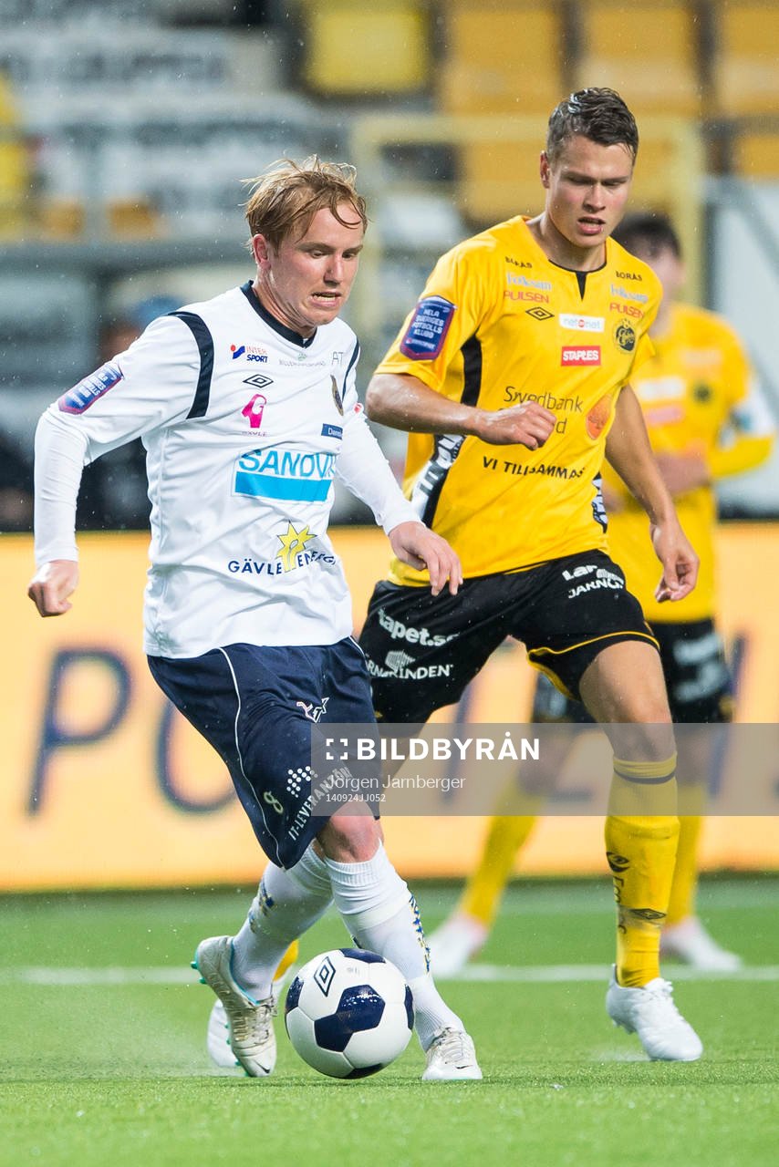 Gefles Simon Lundevall med Elfsborgs Viktor Claesson i