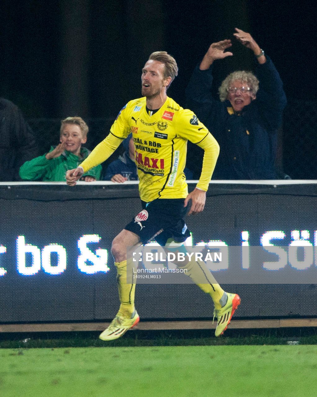 Mjällbys Christian Wilhelmsson har gjort segermålet 1-0