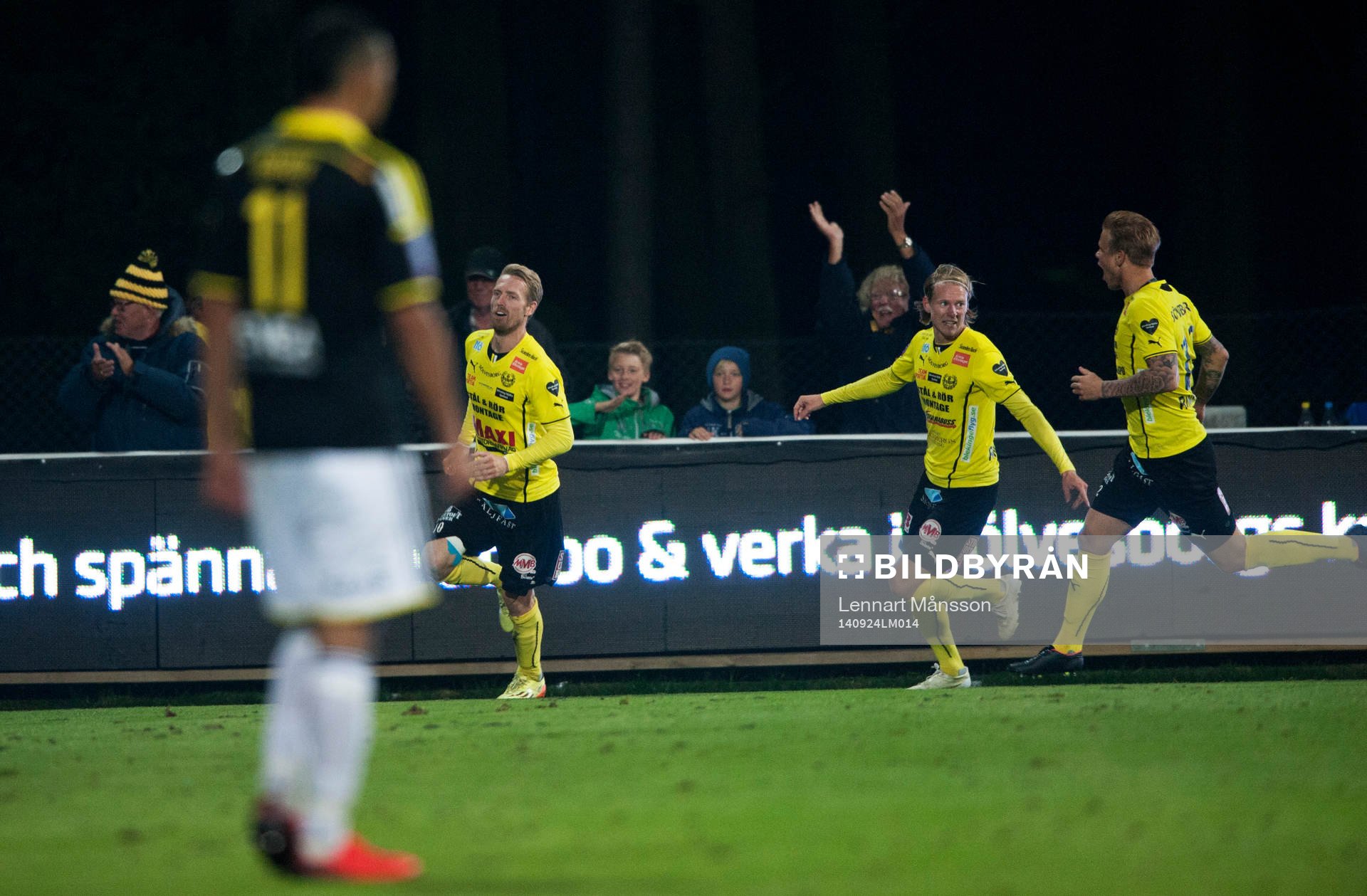 Mjällbys Christian Wilhelmsson har gjort segermålet 1-0