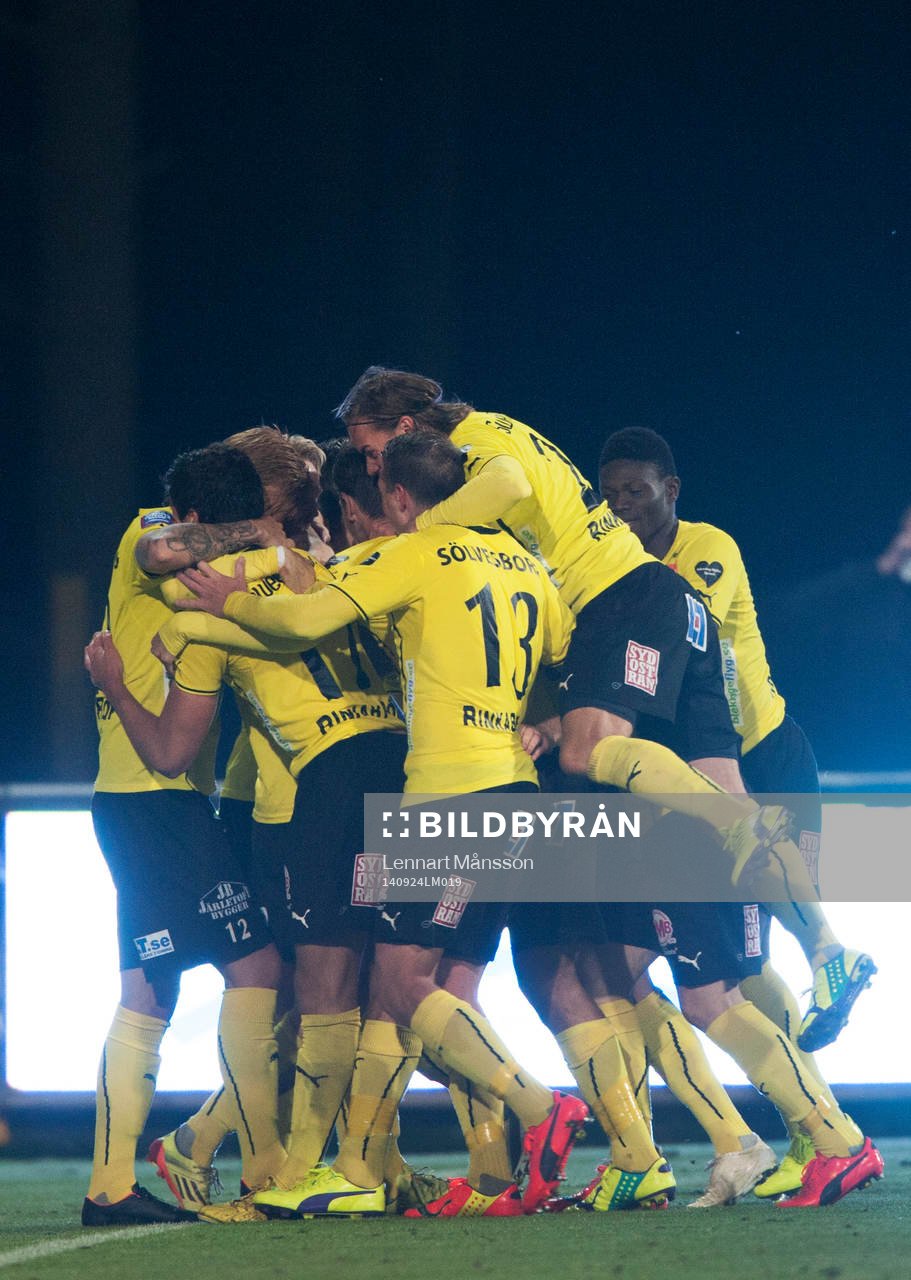 Mjällbys Christian Wilhelmsson har gjort segermålet 1-0
