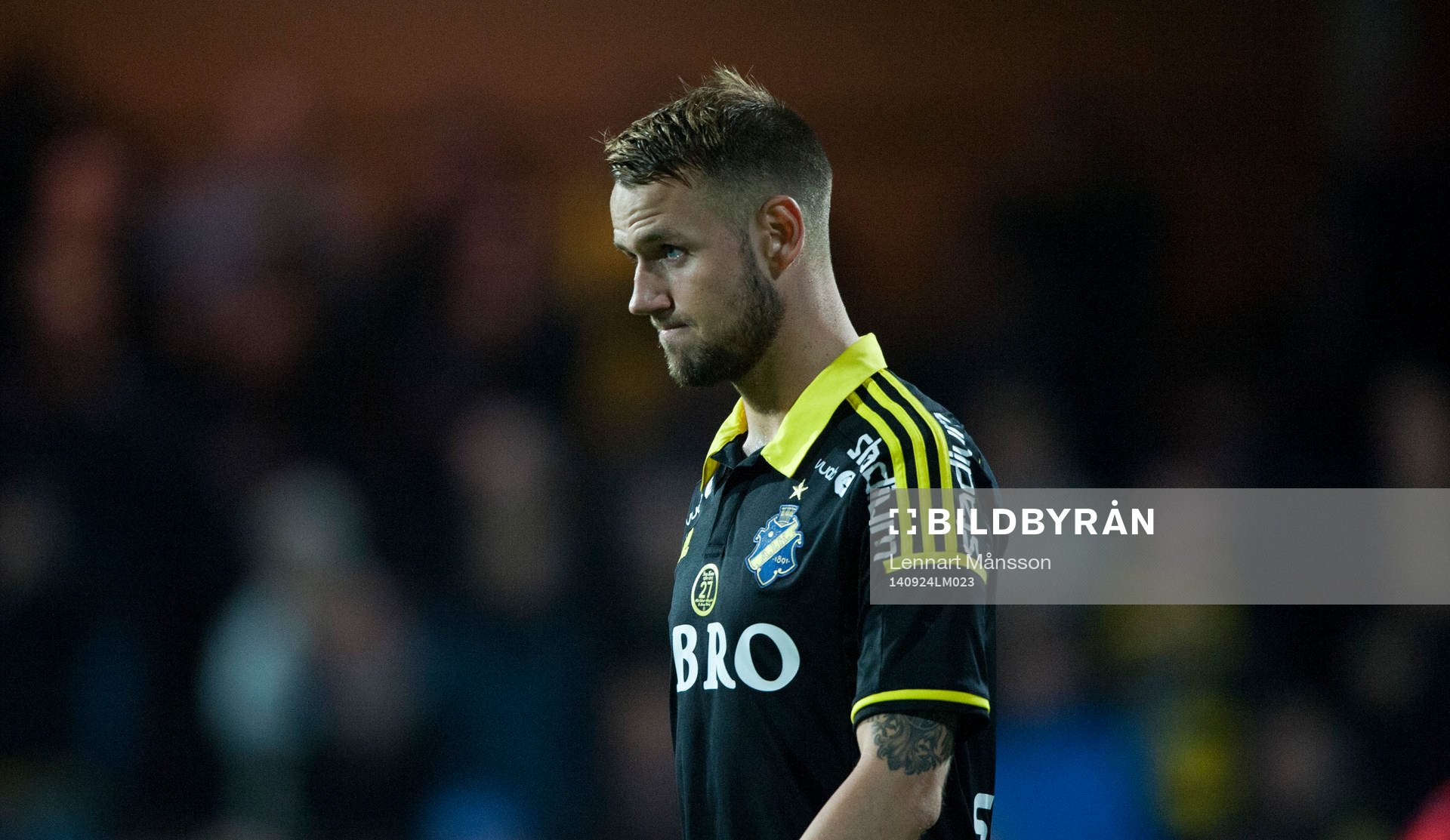 Mjällbys Alexander Milosevic deppar vid slutsignalen  i