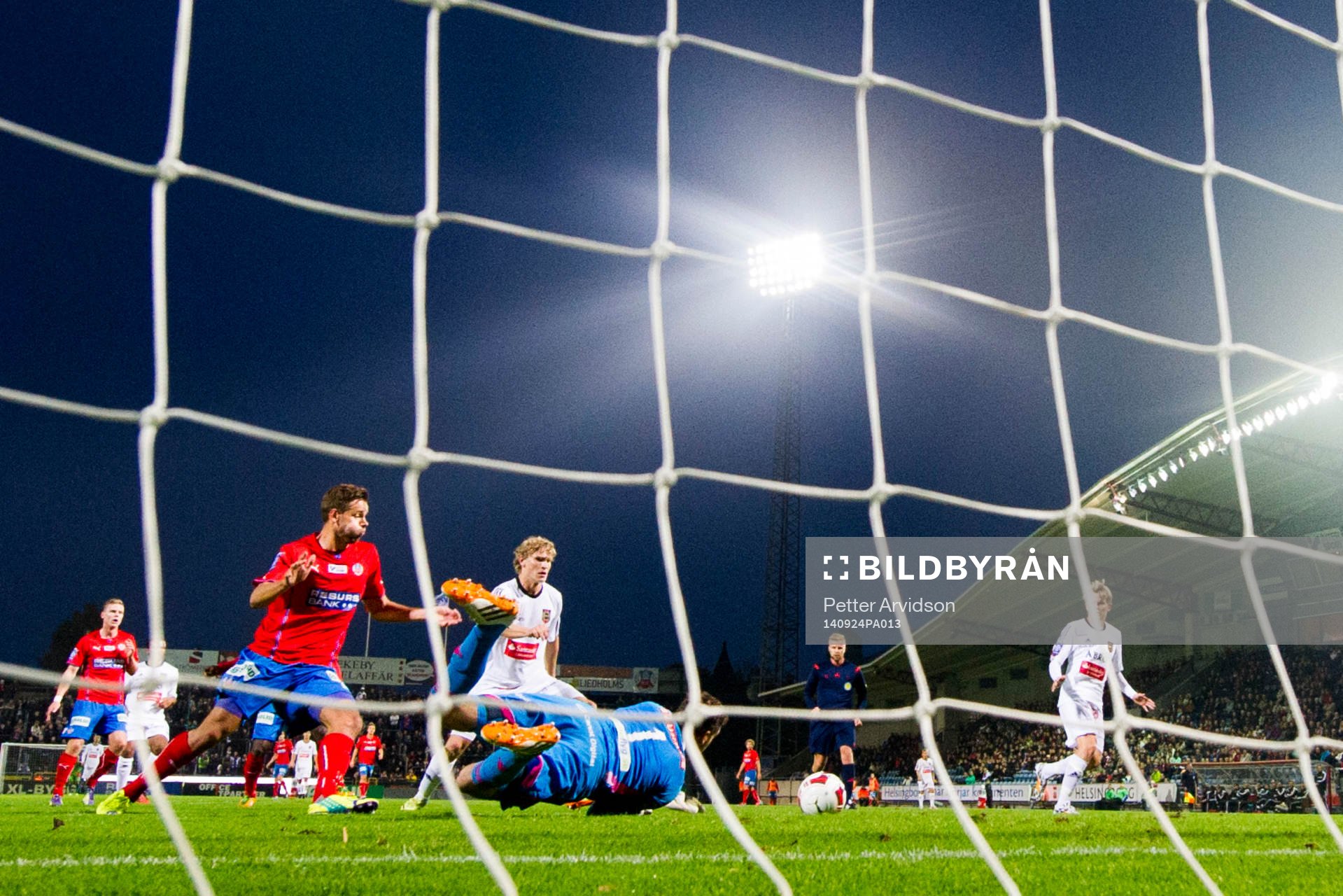 Helsingborgs Mikael Dahlberg oroar framför Brommapojkarnas