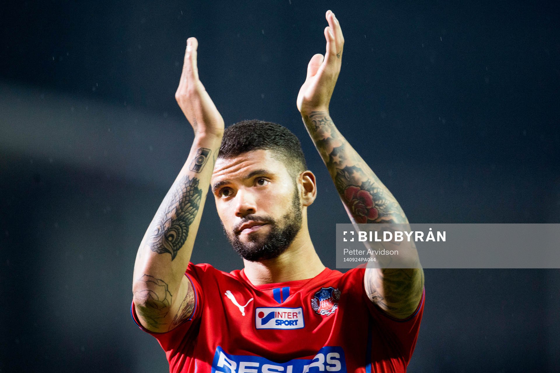 Helsingborgs Victor Palsson tackar publiken