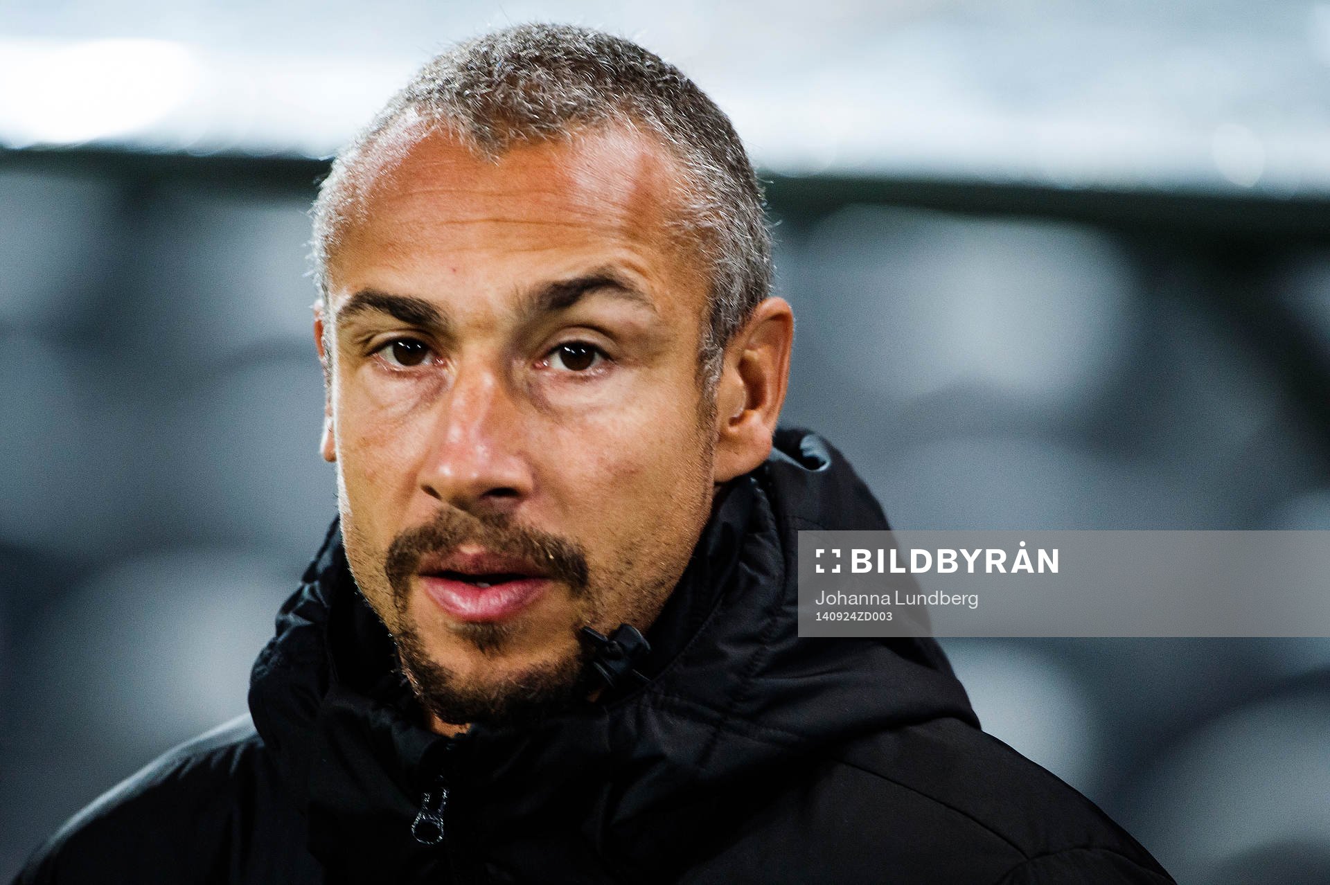 Falkenbergs tränare Henrik Larsson under fotbollsmatchen i Allsvenskan mellan Djurgården och Falkenberg den 24 September 2014 i Stockholm.