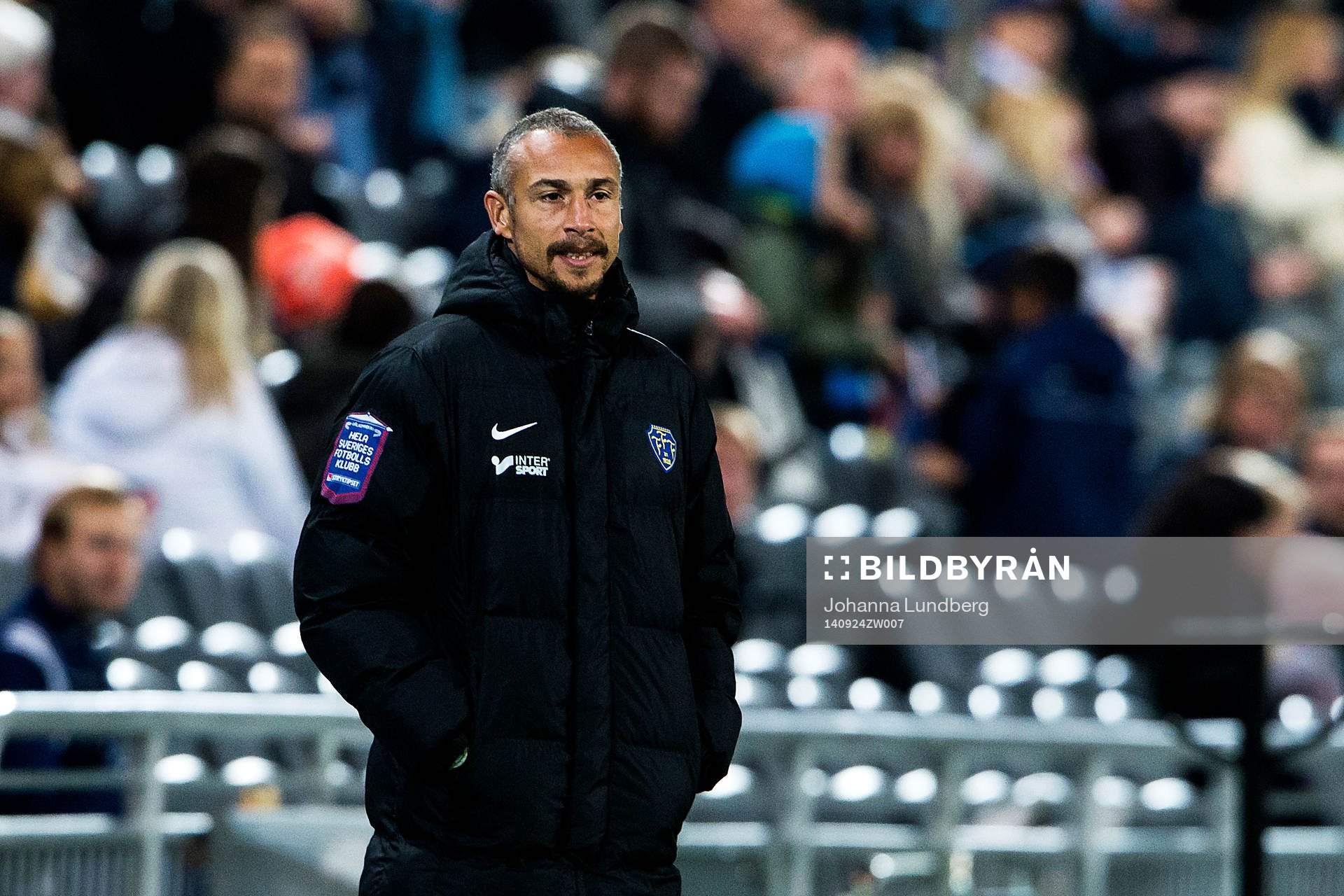 Falkenbergs tränare Henrik Larsson under fotbollsmatchen i Allsvenskan mellan Djurgården och Falkenberg den 24 September 2014 i Stockholm.