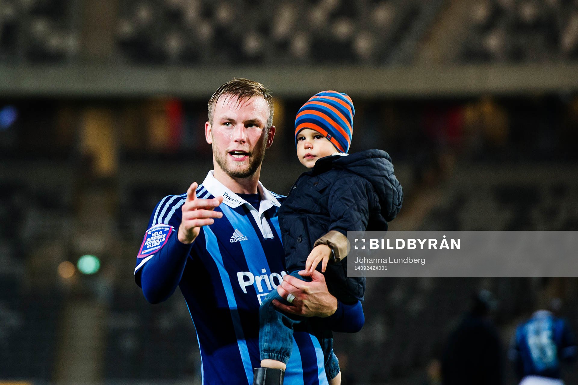 Djurgårdens Aleksander Faltsetas med sin son